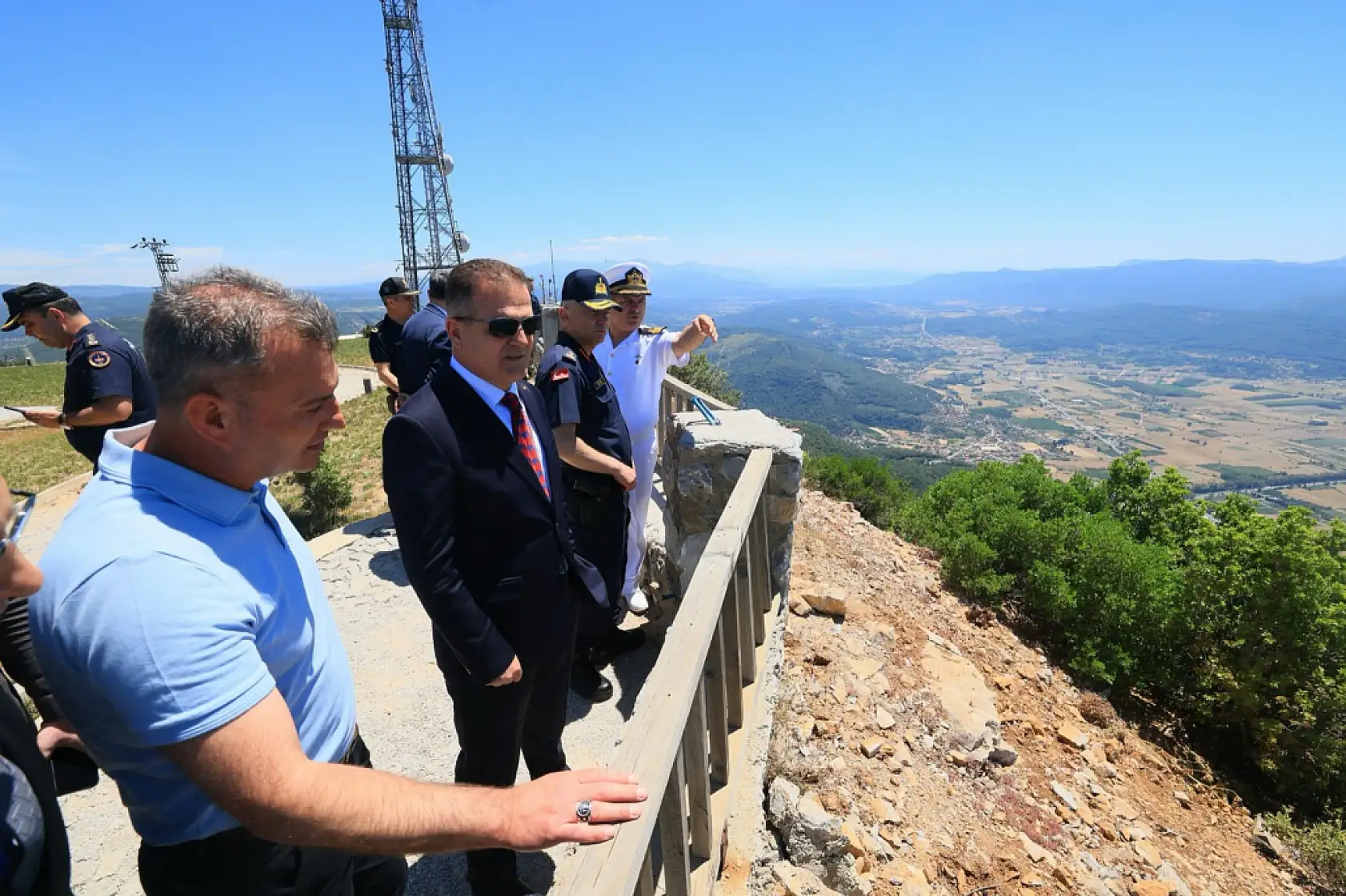 Vali Akbıyık, Sakartepe Yangın Gözetleme Kulesi'nde İncelemelerde Bulundu