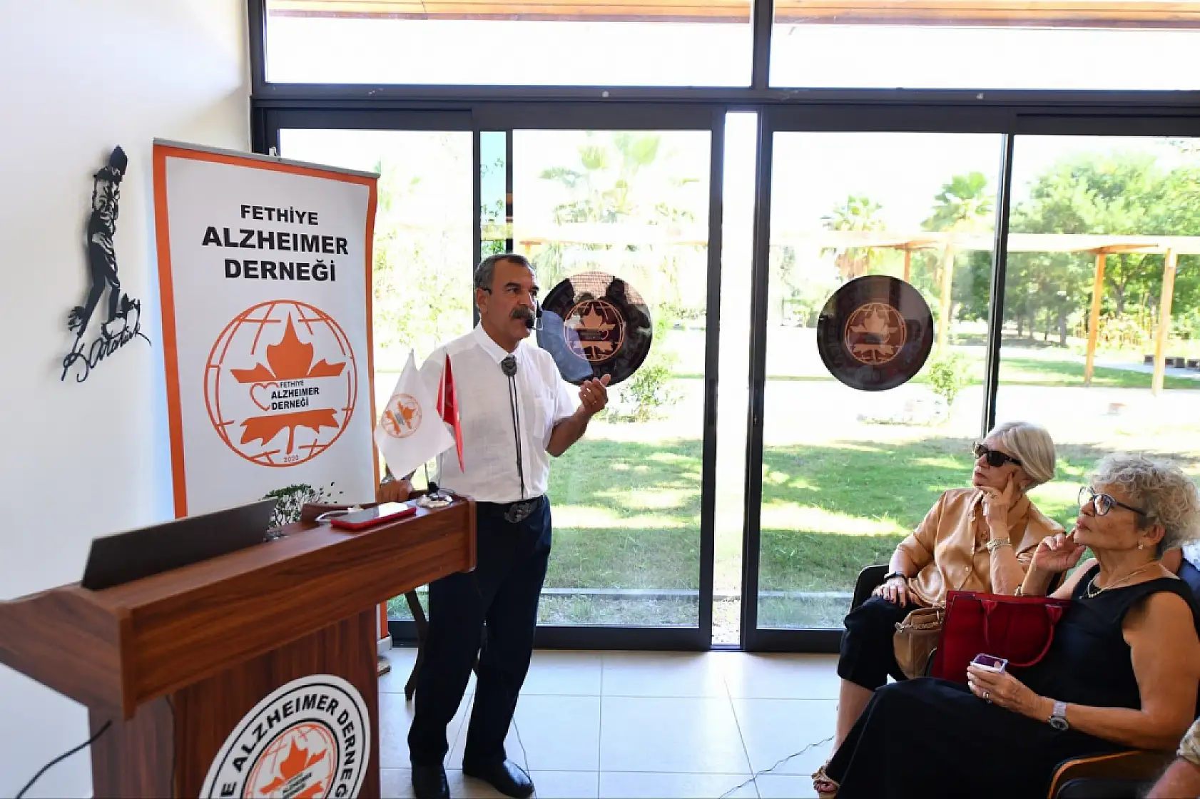 Fethiye'de Alzheimer Farkındalık Haftası'nda Türkiye'de Bir İlk