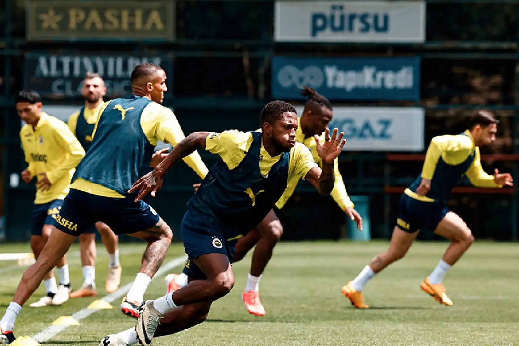 Fenerbahçe Şampiyonluk Yolunda Konyaspor'a Konuk Oluyor