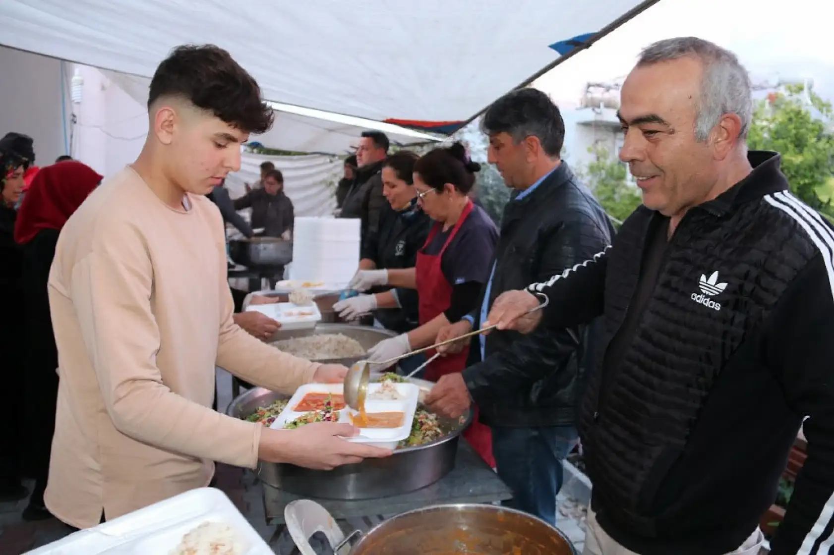 Ramazan Boyunca Seçim Ofisinde İftar Yemeği Sunulacak