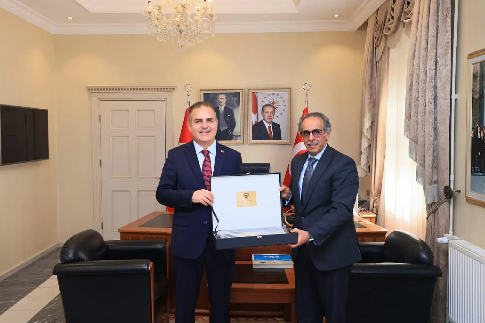 Kuveyt'in Ankara Büyükelçisi Adwani Muğla Valisi Akbıyık'ı ziyaret etti
