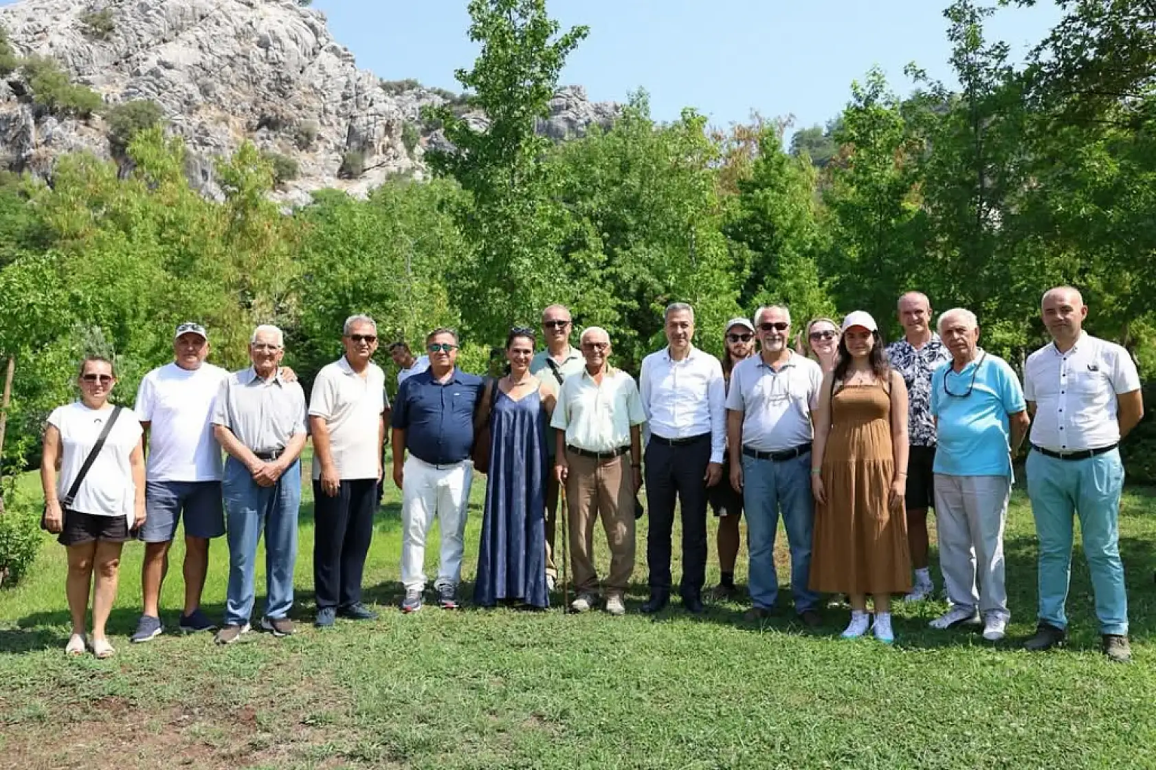 Datça'nın 'Doğa Dedesi'nin Marmaris'e bağışladığı fidanlar dikildi