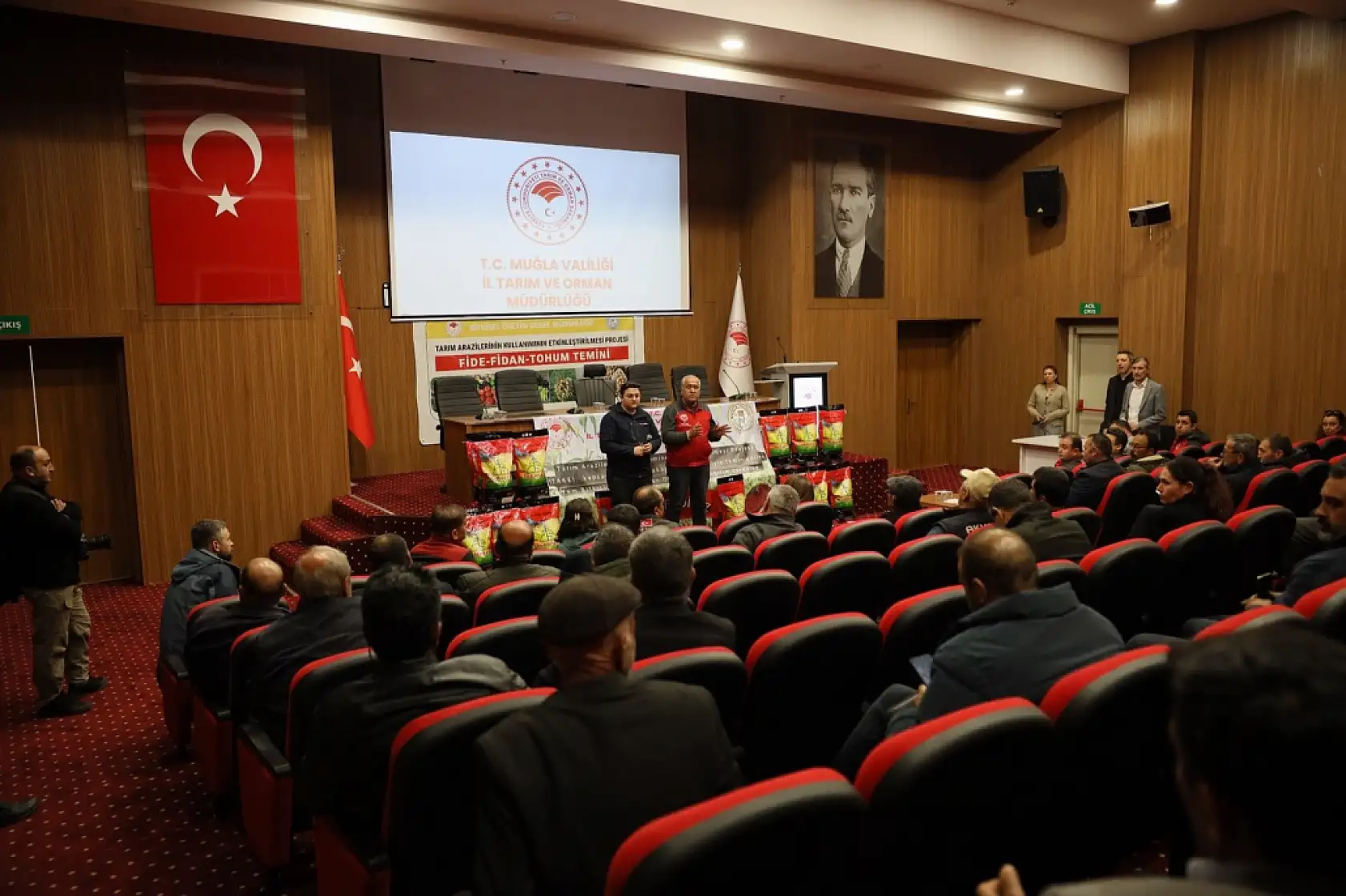 Muğla'da üreticilere sorgum sudan otu tohumu desteği