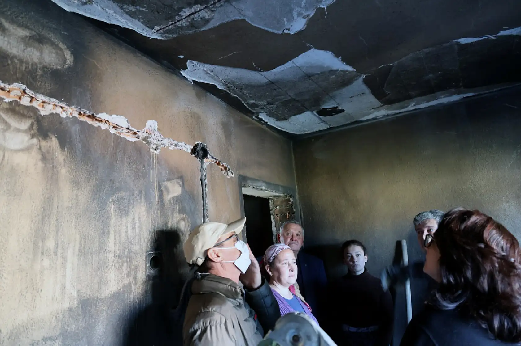 Menteşe'de yangın mağduru aileye Belediye Başkanı Gonca Köksal Aras'tan destek