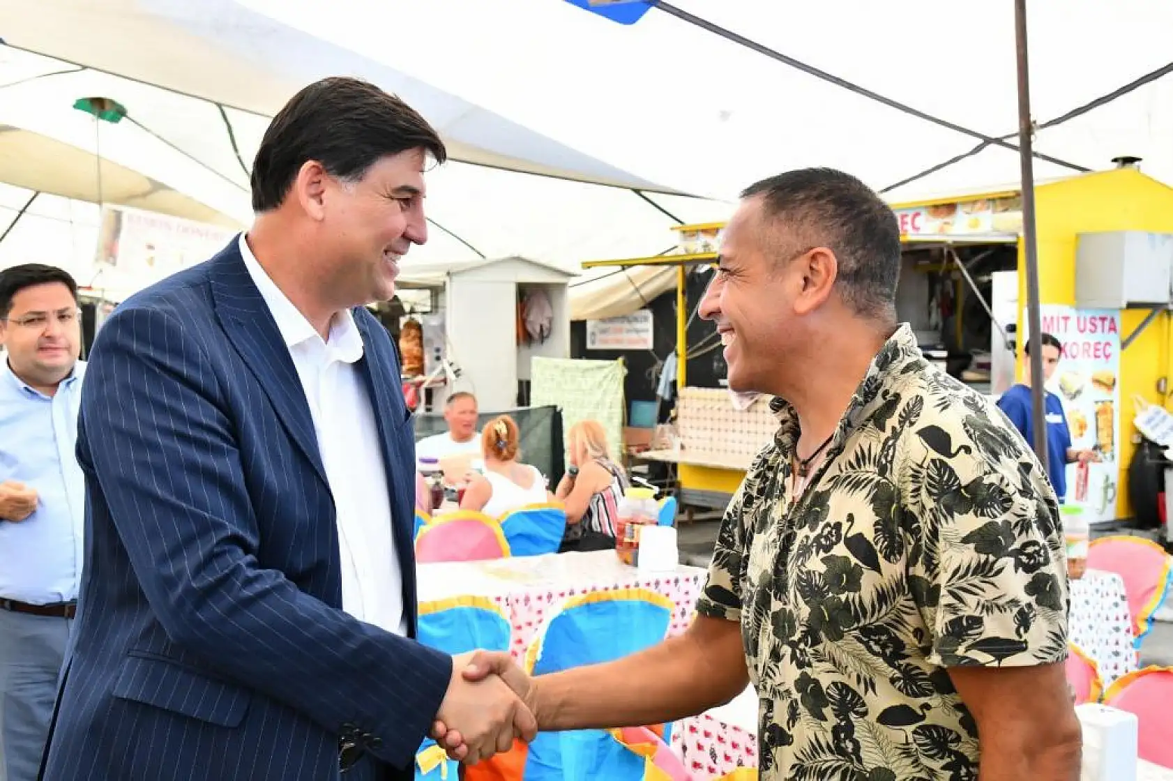 Başkan Karaca Salı Pazarı'nda