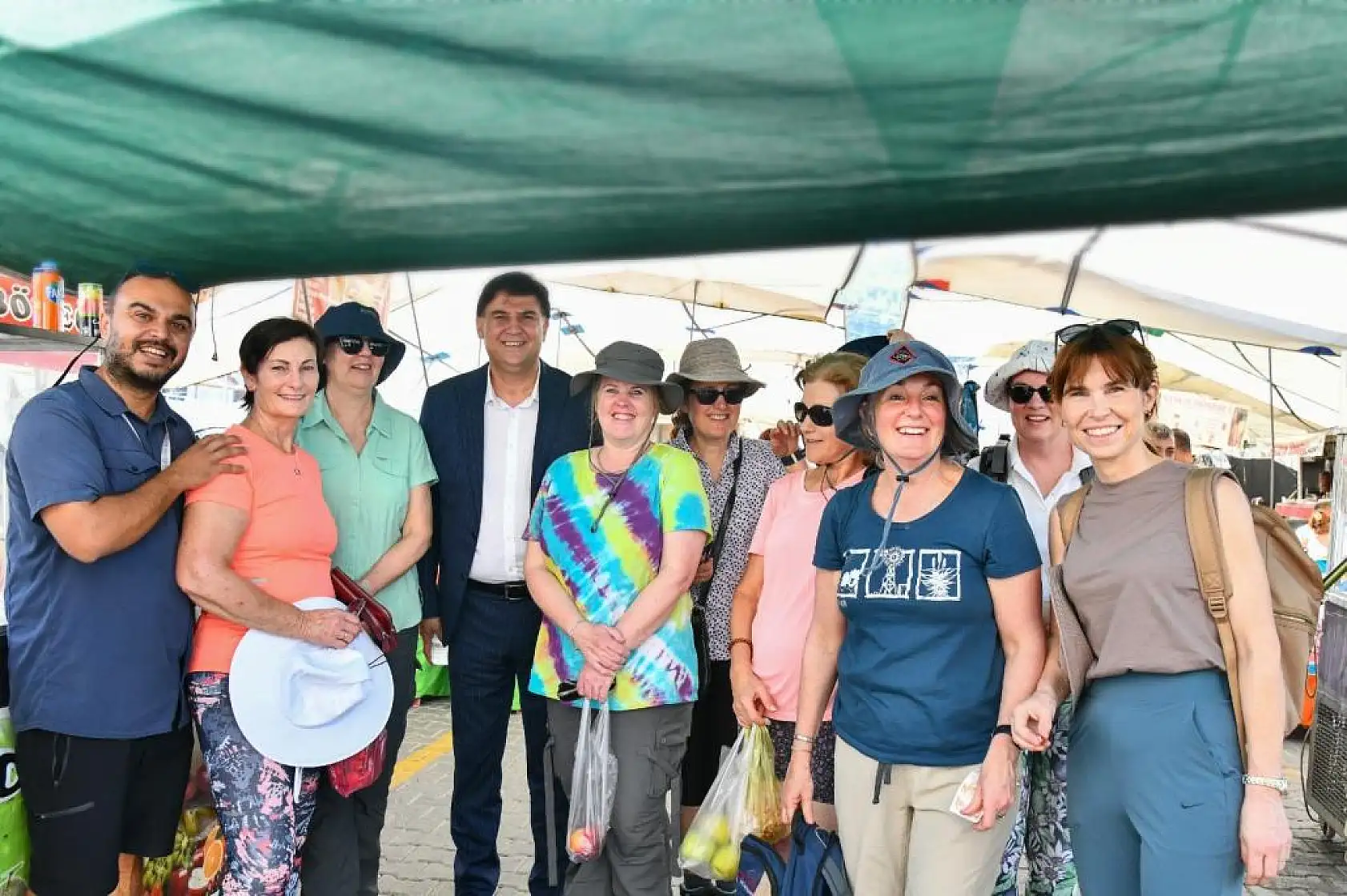 Başkan Karaca Salı Pazarı'nda