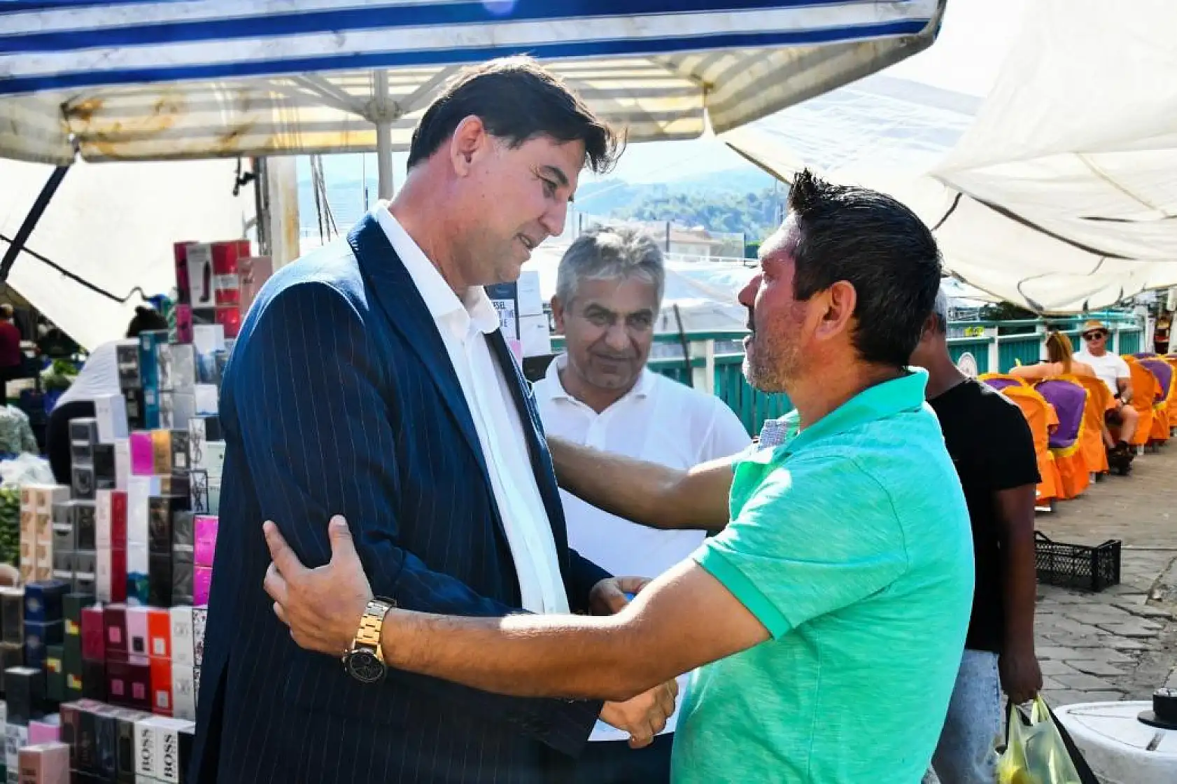 Başkan Karaca Salı Pazarı'nda