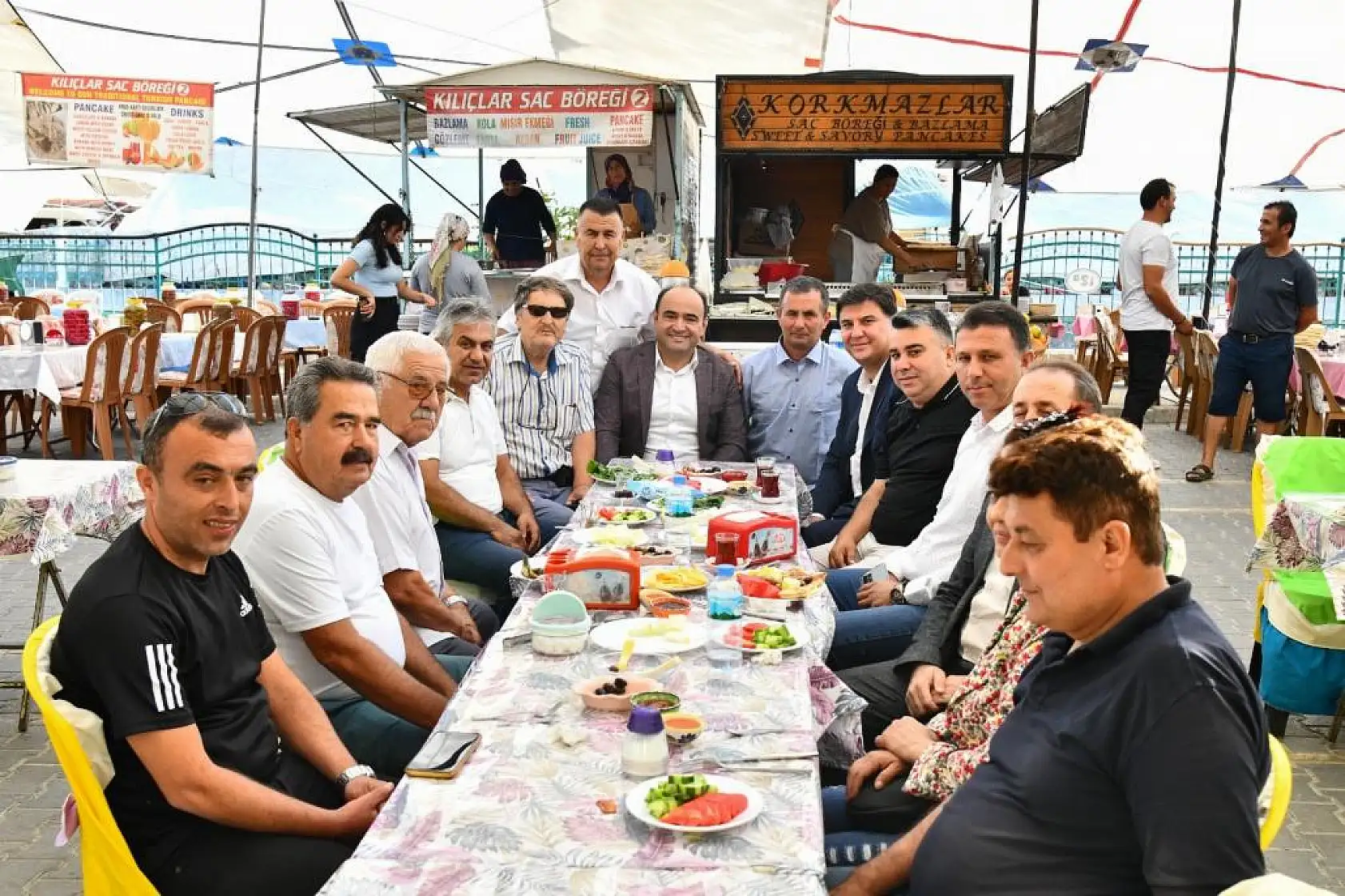 Başkan Karaca Salı Pazarı'nda