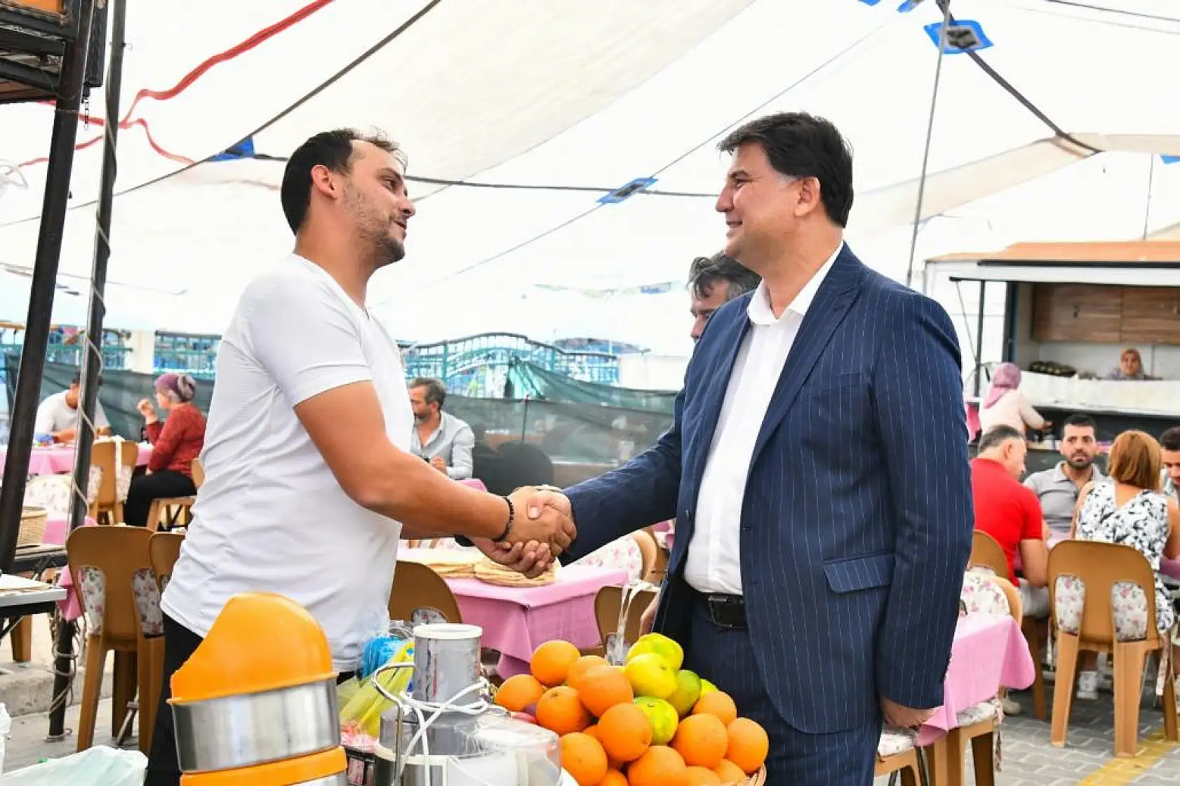 Başkan Karaca Salı Pazarı'nda