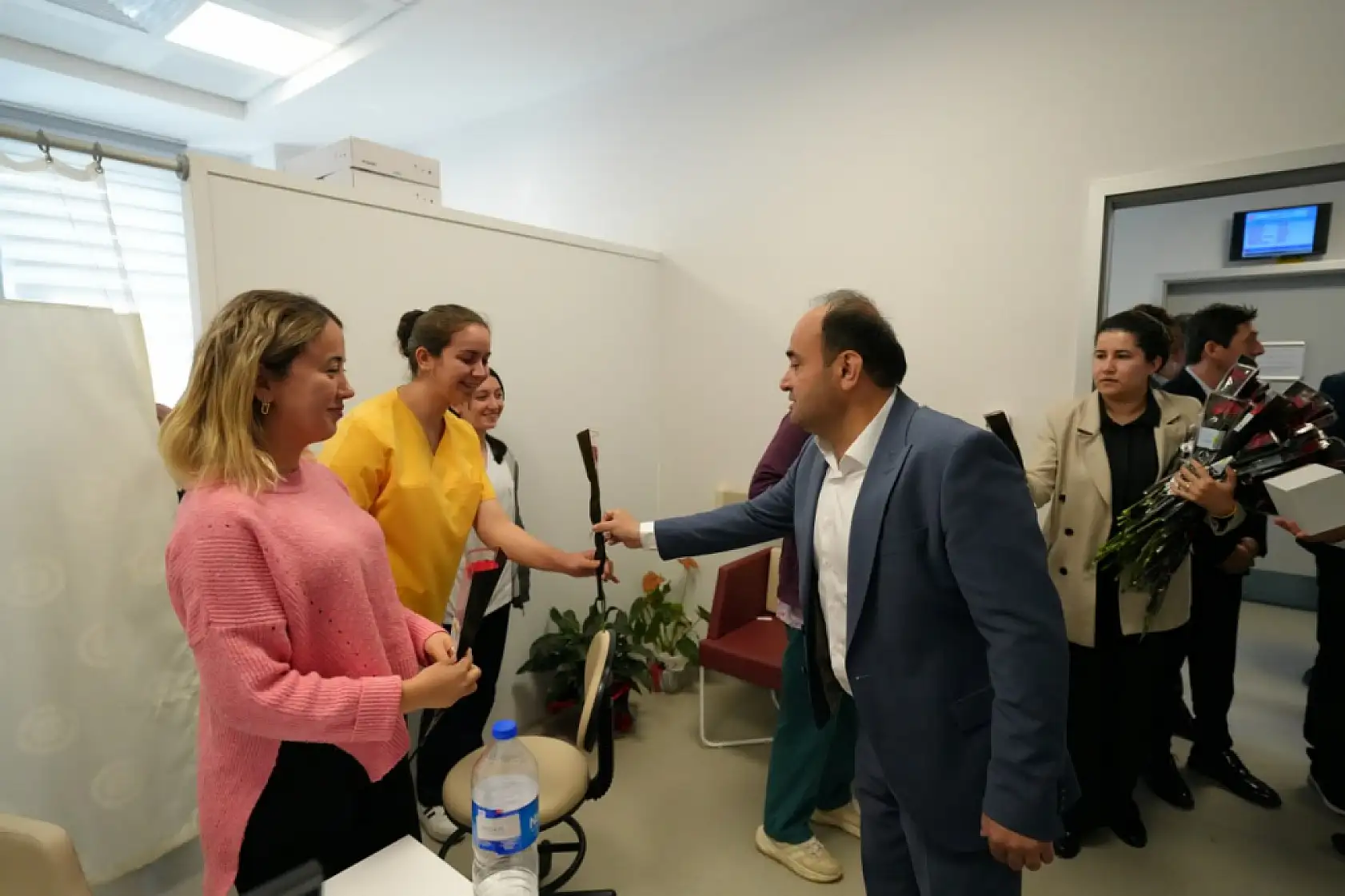 Akdenizli, Sağlık Çalışanlarının Gününü Kutladı