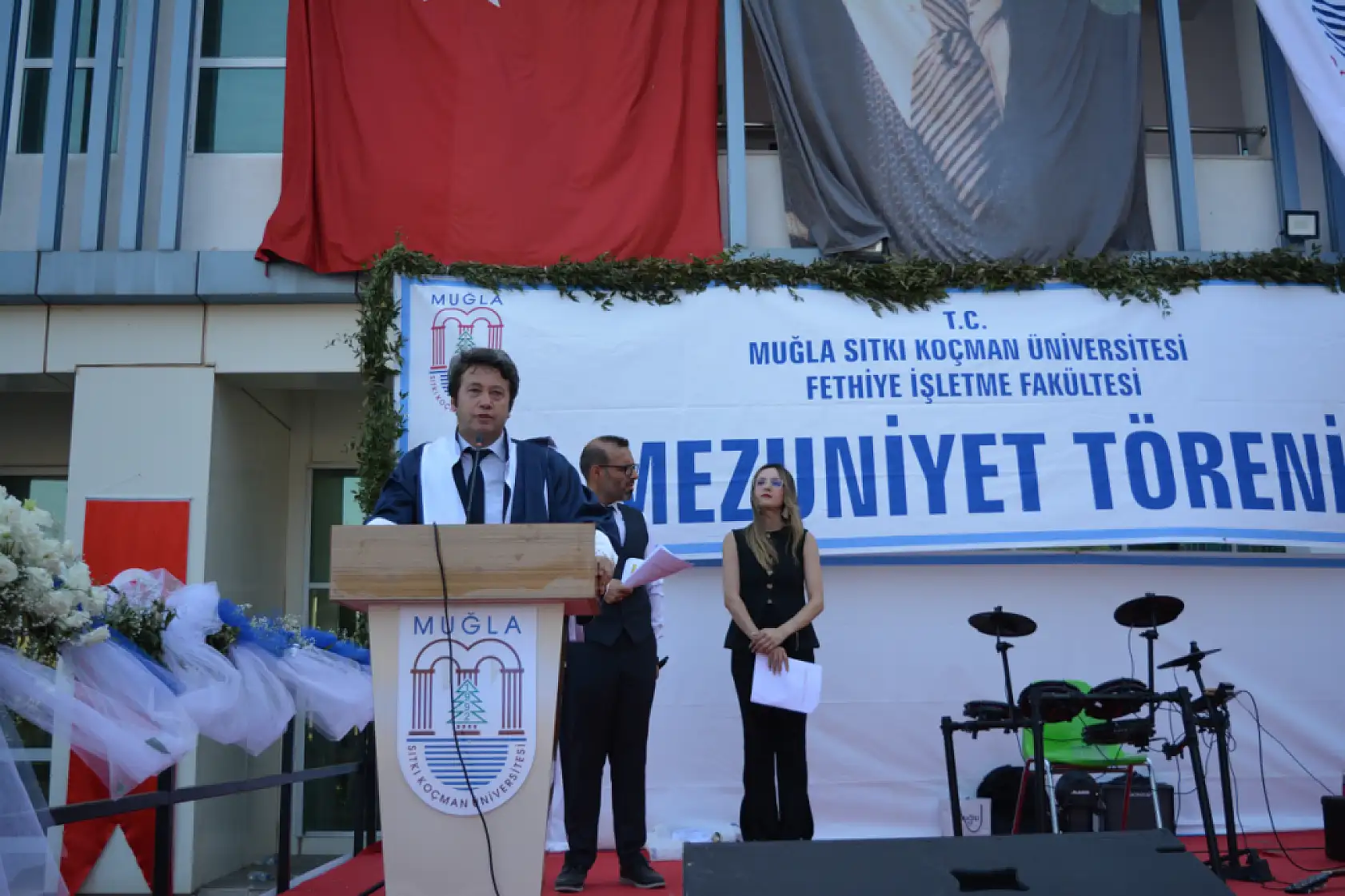 Fethiye İşletme Fakültesi'nde Mezuniyet Sevinci