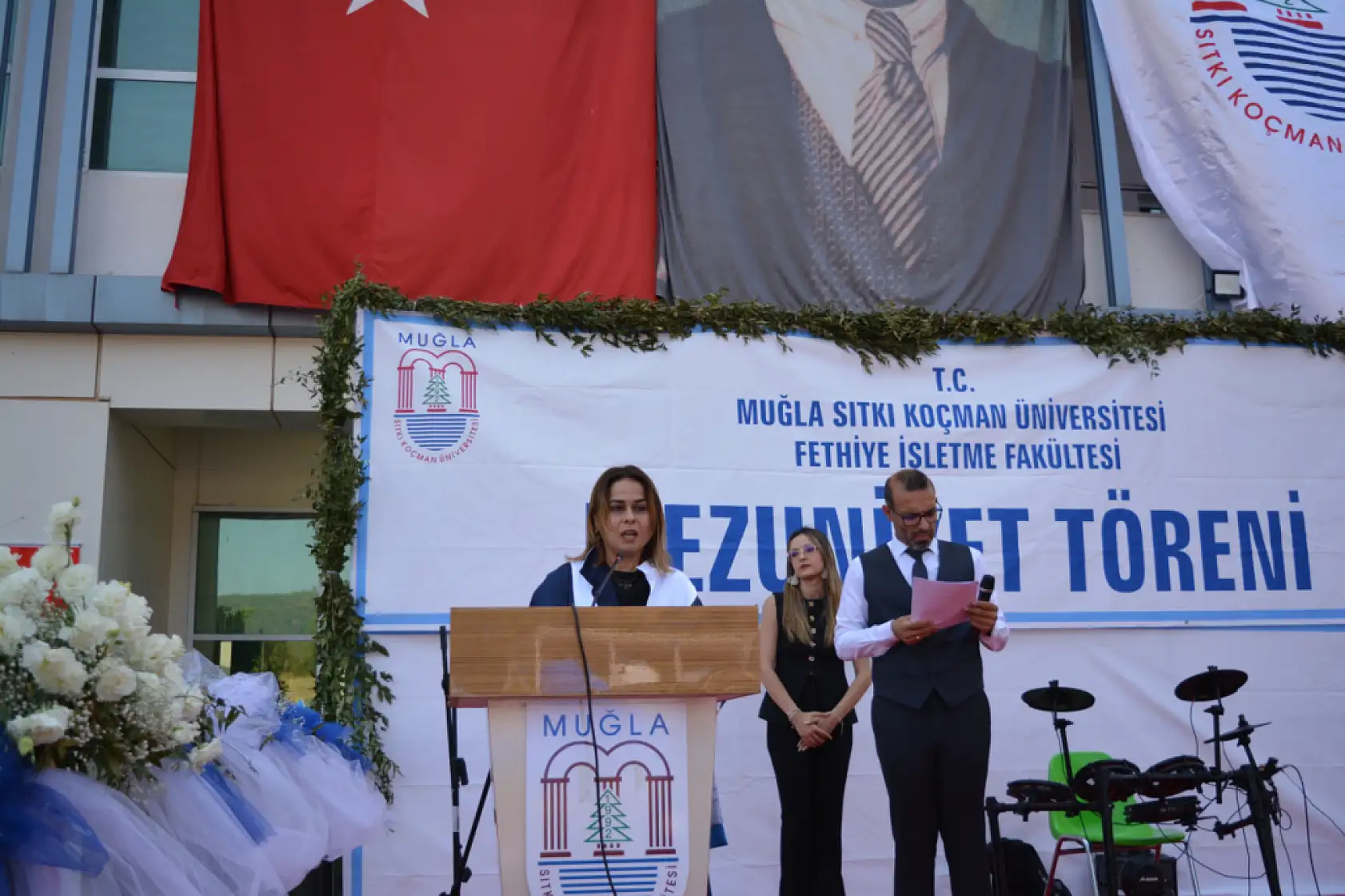 Fethiye İşletme Fakültesi'nde Mezuniyet Sevinci