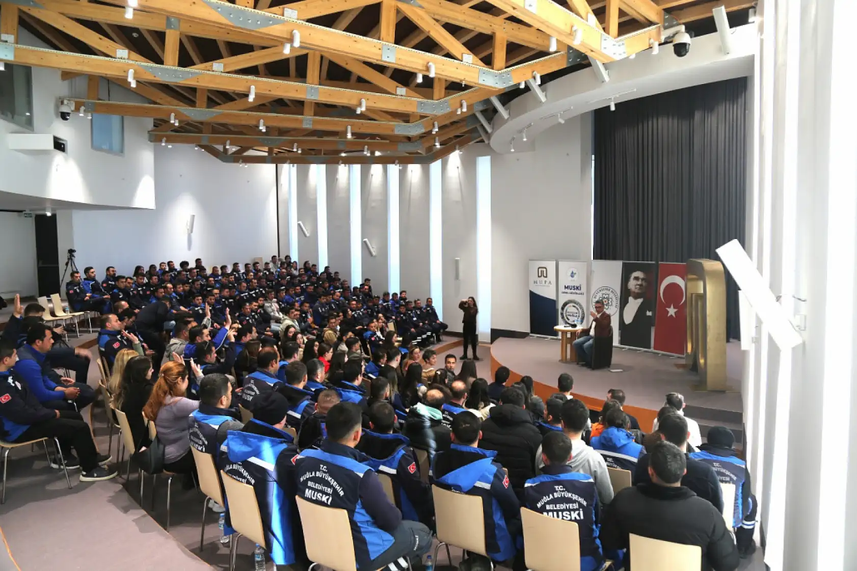Genel Müdür Yılmaz Şengül, MUSKİ'nin genç personel ile buluştu