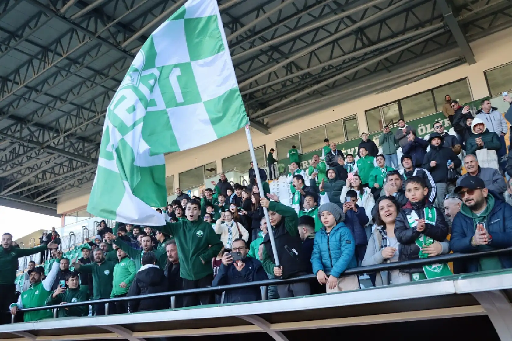 Muğlaspor maç eksiği ile liderin 5 puan gerisinde