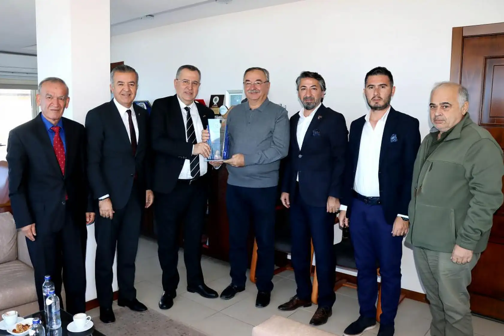 FTSO'dan Rekortmen Hasan Özyer'e Teşekkür Plaketi