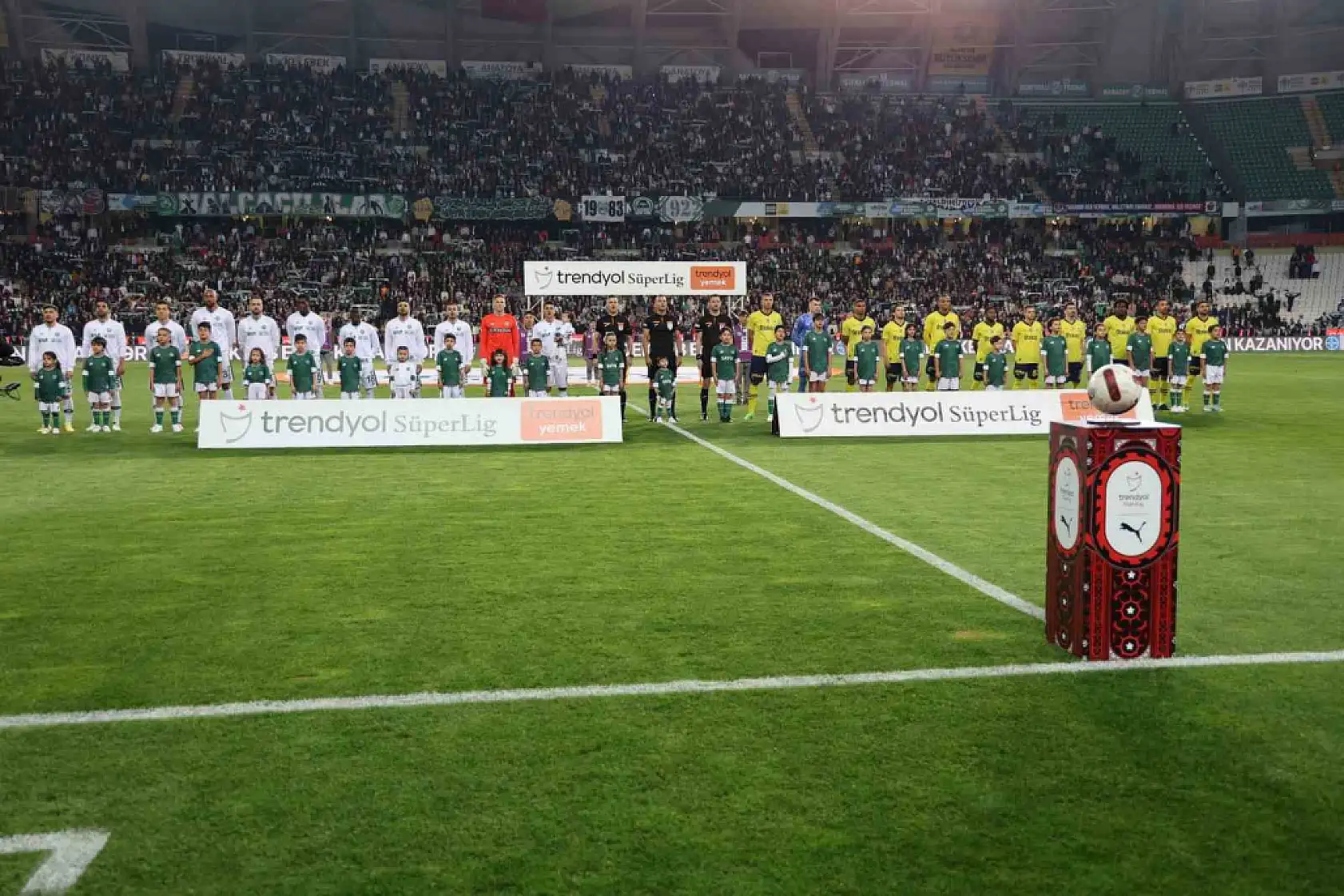 Fenerbahçe, Konyaspor Deplasmanında Galatasaray'la Farkı Azaltmak İstiyor