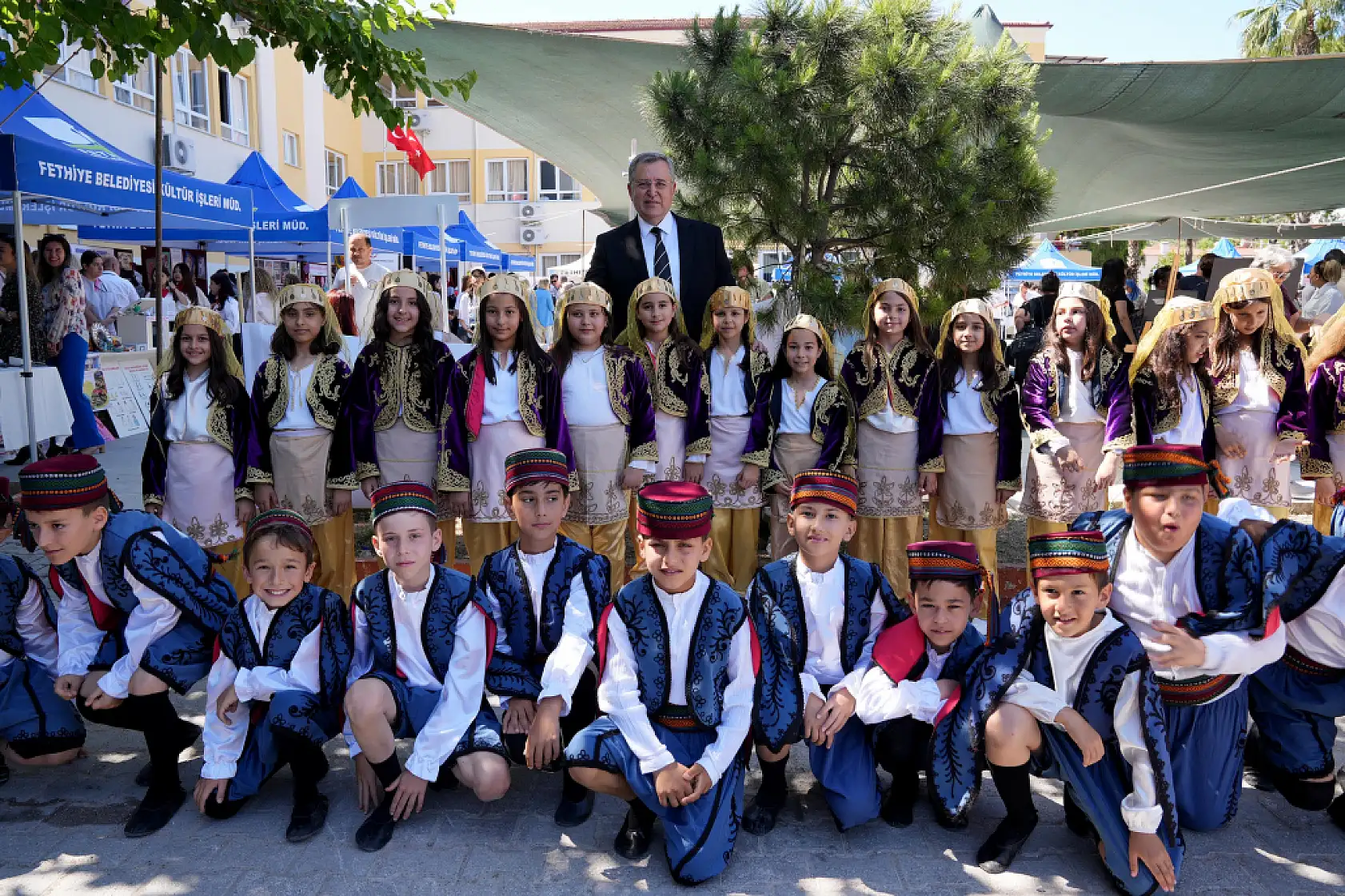 Başkan Çıralı, Fethiye Mesleki Eğitim Fuarı'nda öğrencilerle buluştu