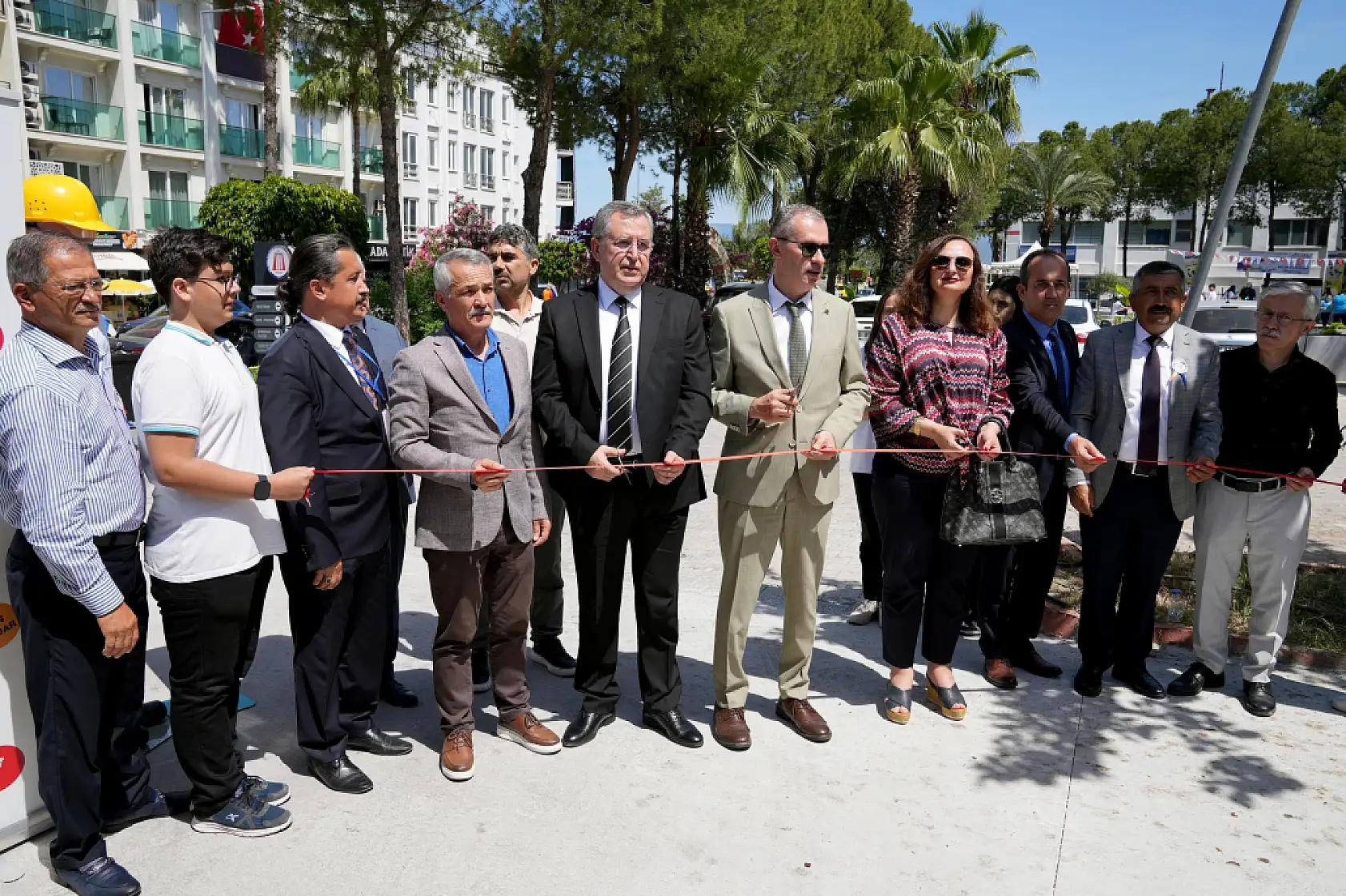 Başkan Çıralı, Fethiye Mesleki Eğitim Fuarı'nda öğrencilerle buluştu