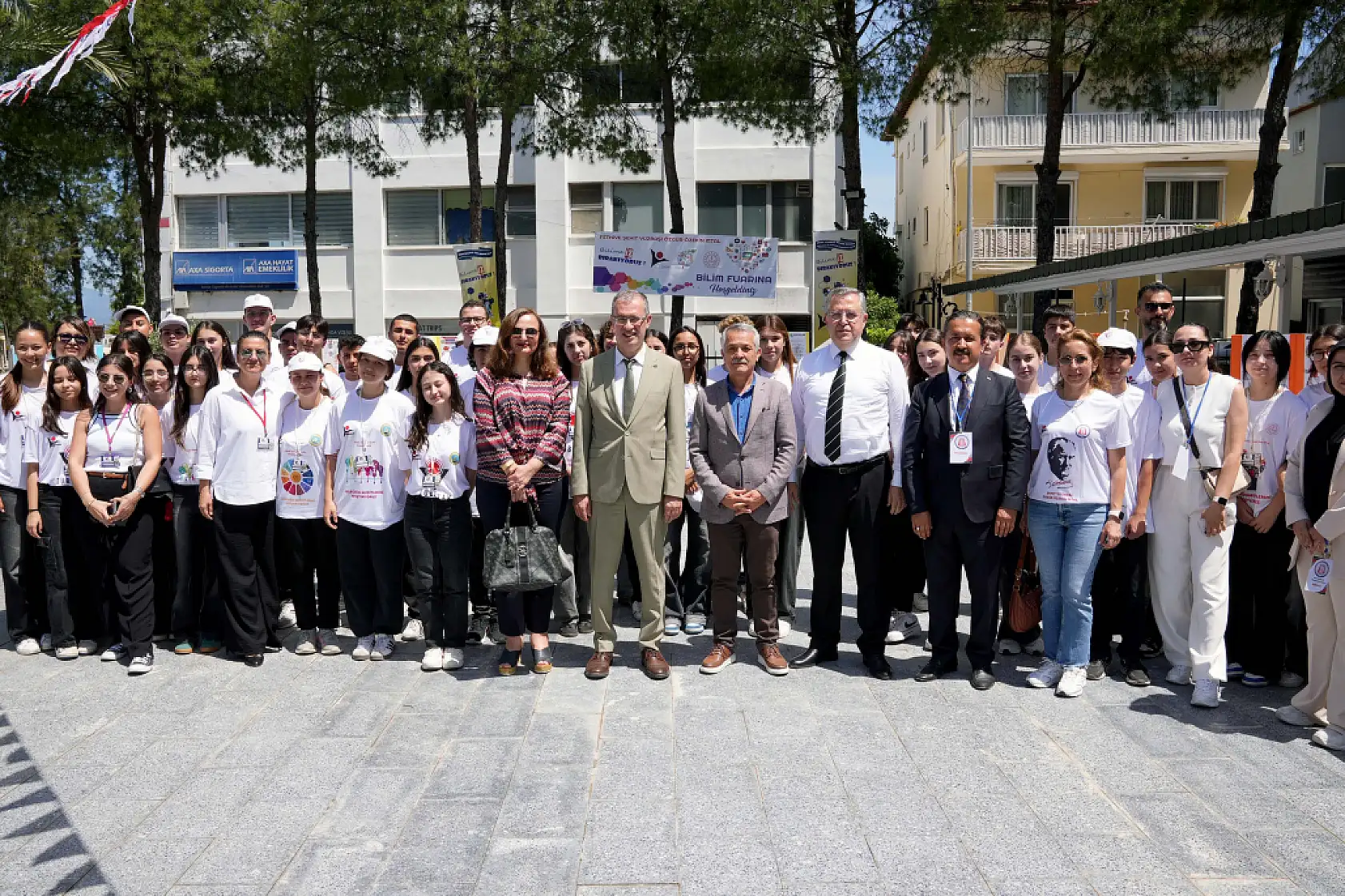 Başkan Çıralı, Fethiye Mesleki Eğitim Fuarı'nda öğrencilerle buluştu
