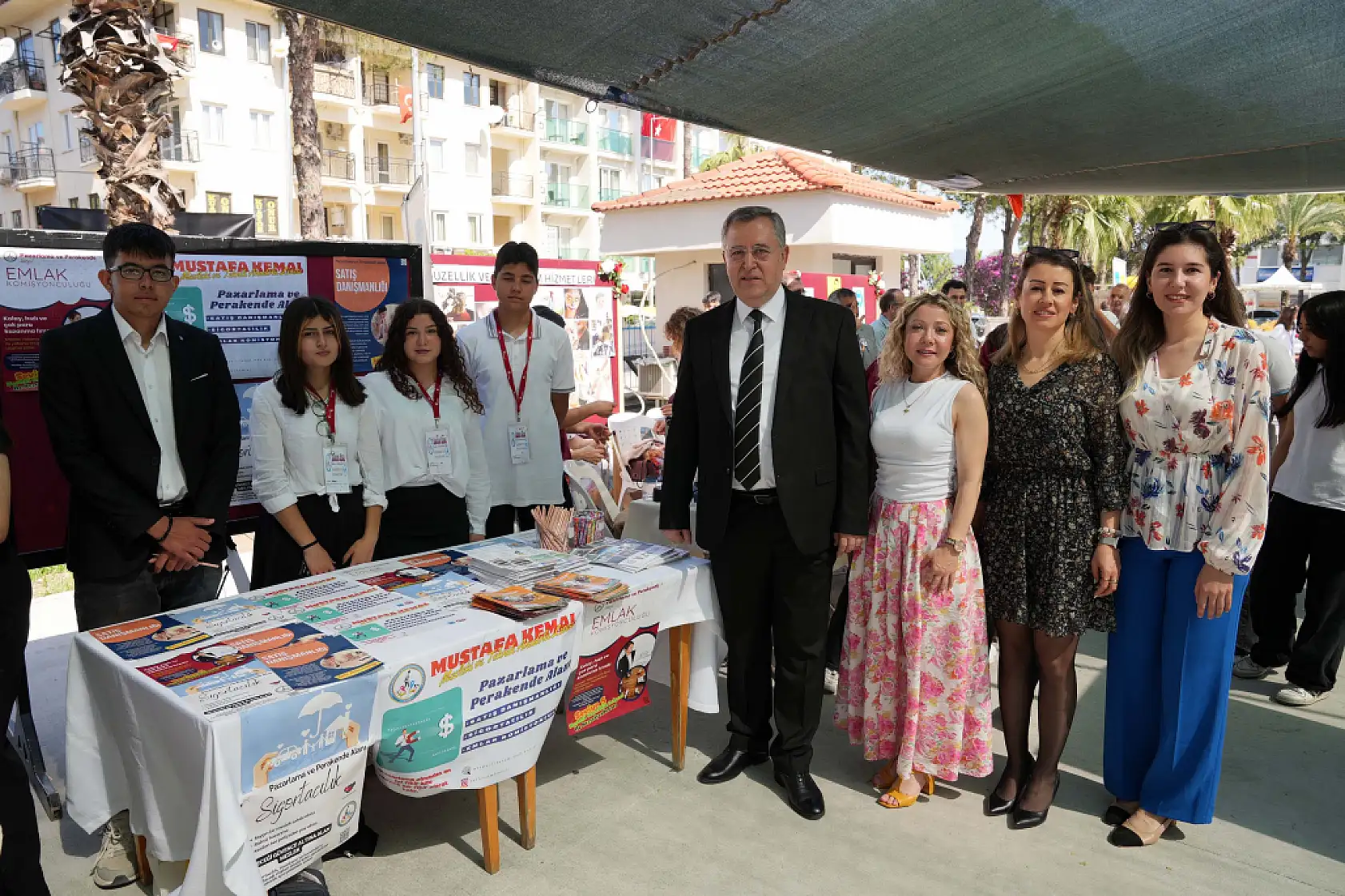 Başkan Çıralı, Fethiye Mesleki Eğitim Fuarı'nda öğrencilerle buluştu