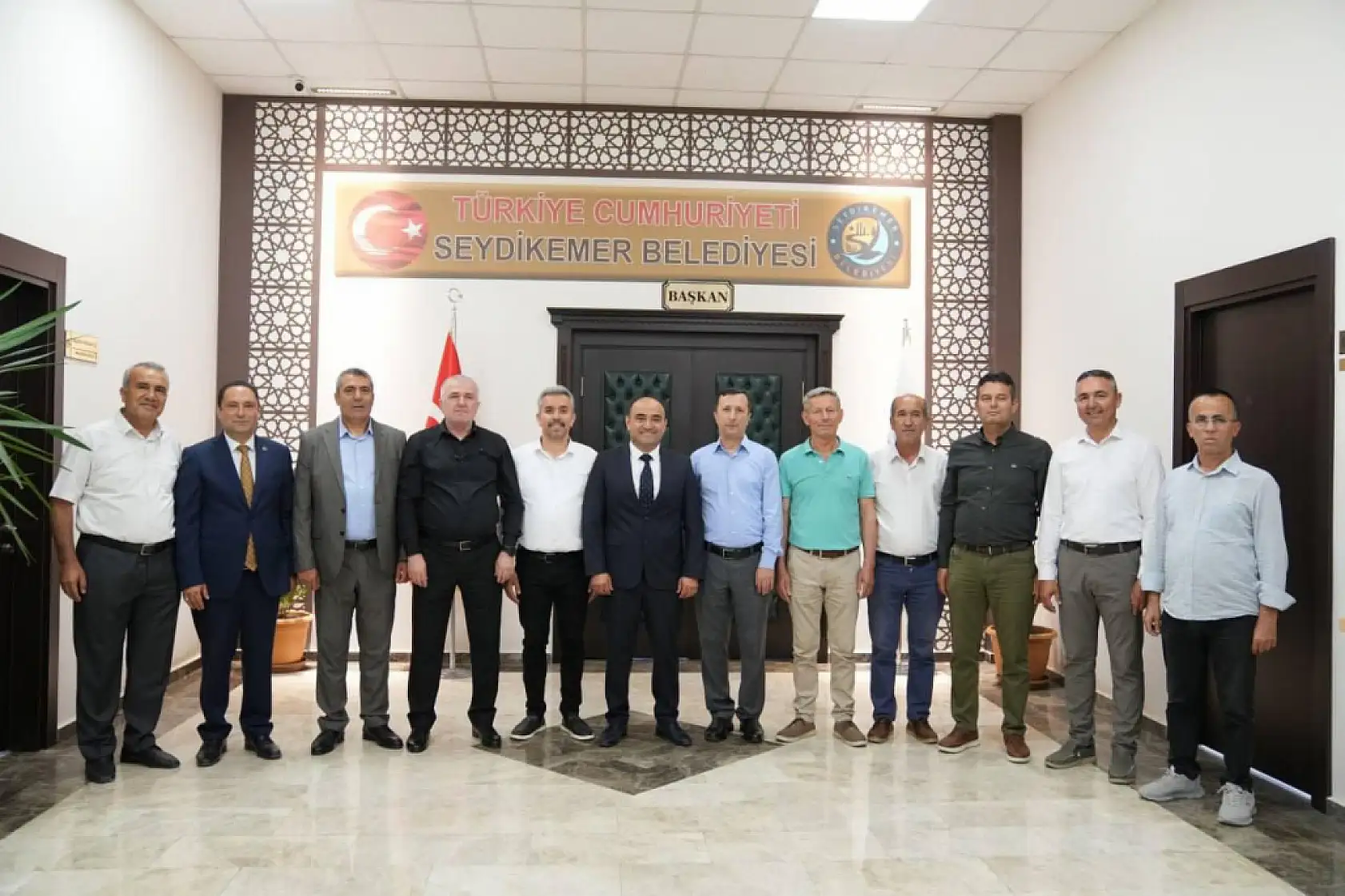 Başkan Önder Akdenizli, Bayram Öncesi Mesai Arkadaşlarıyla Bayramlaştı