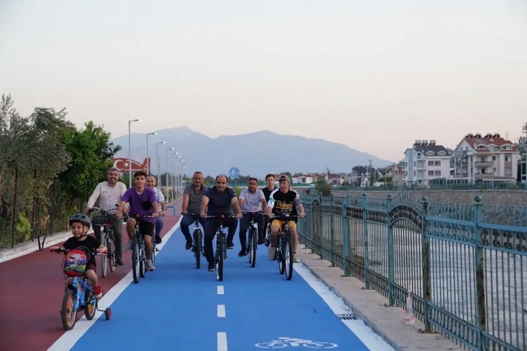 Başkan Akdenizli, Gönüllere Dokunuyor