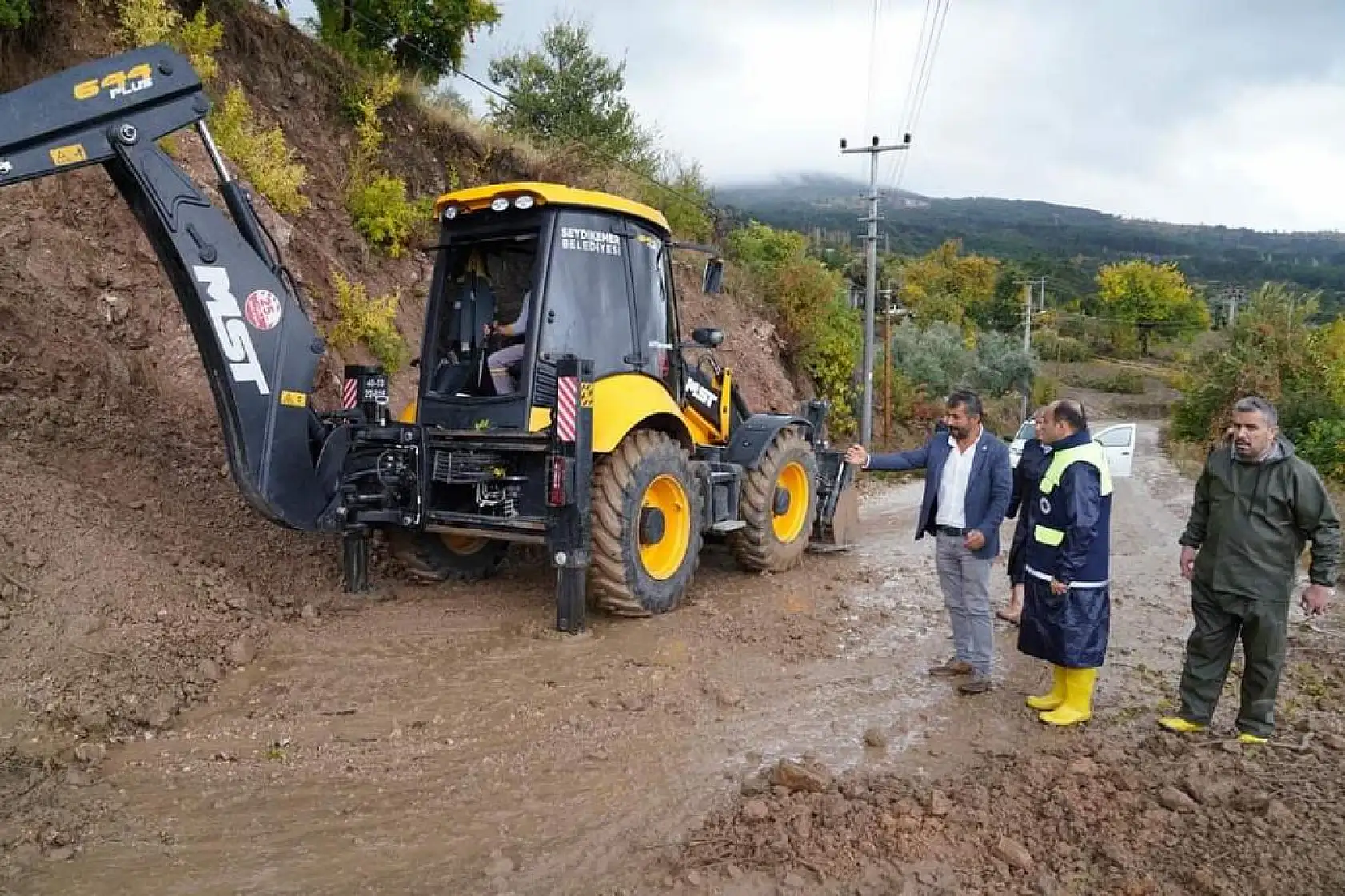 Başkan Akdenizli Sel Felaketinin Yaşandığı Bölgede İncelemelerde Bulundu