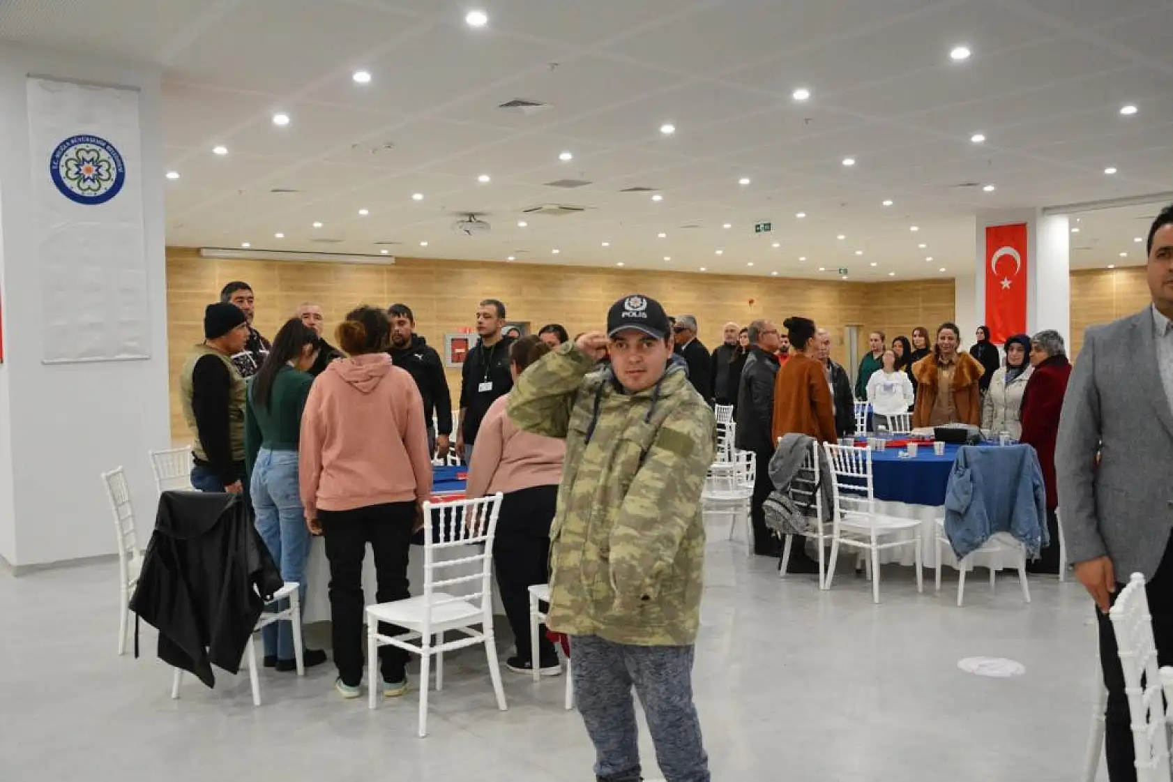 Özel bireyler şehitleri andı