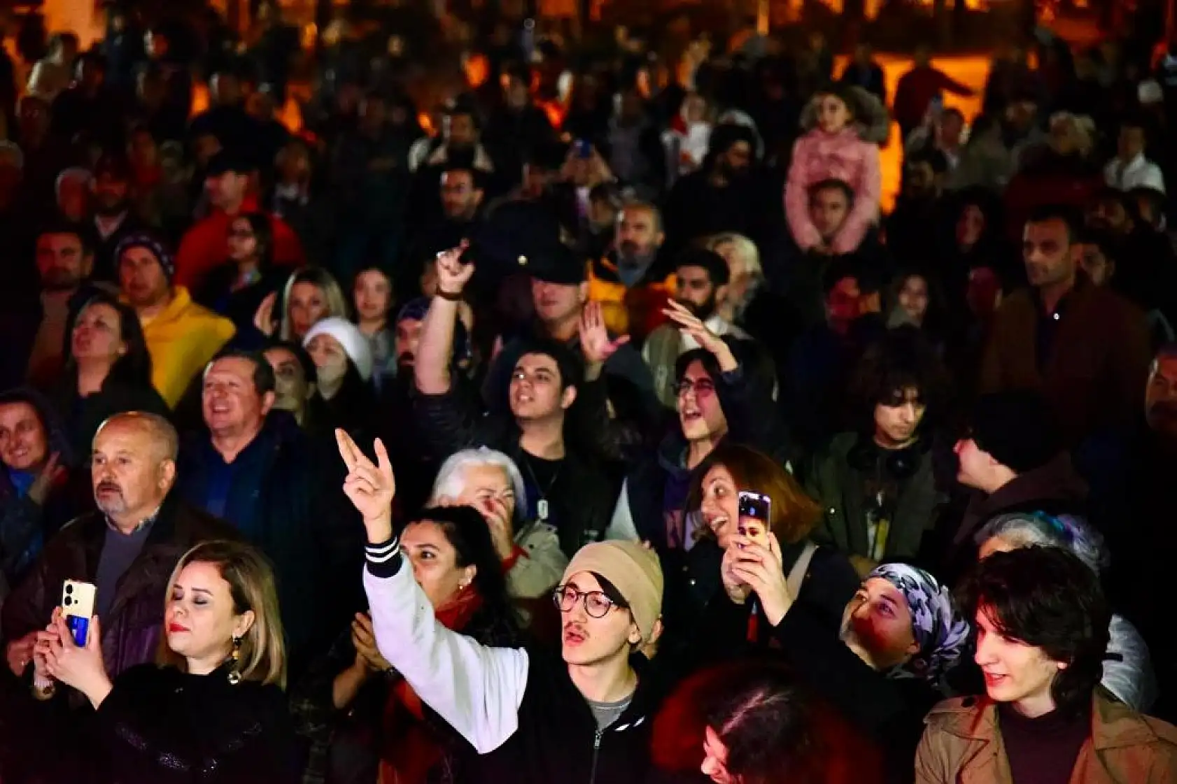 Fethiye'de Cem Karaca ve Barış Manço'yu Anma Konseri Düzenlendi
