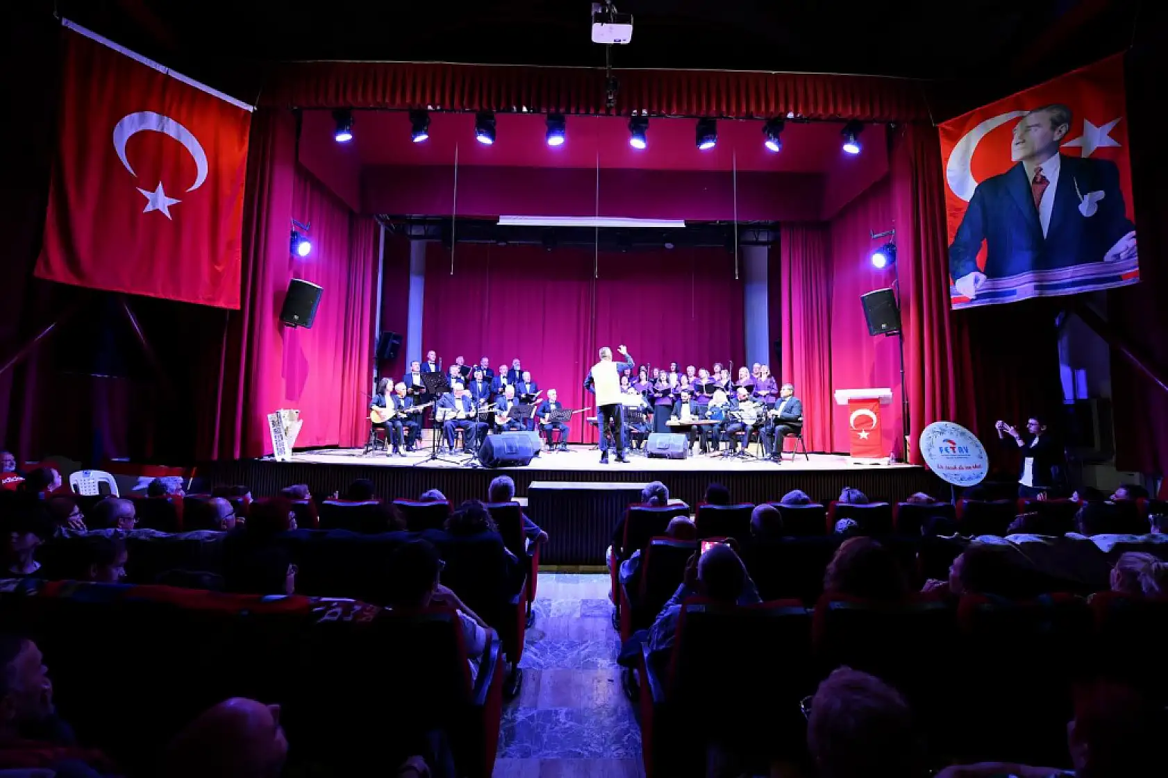Fethiye'de Türk Halk Müziği korosundan 'Bahar Konseri'