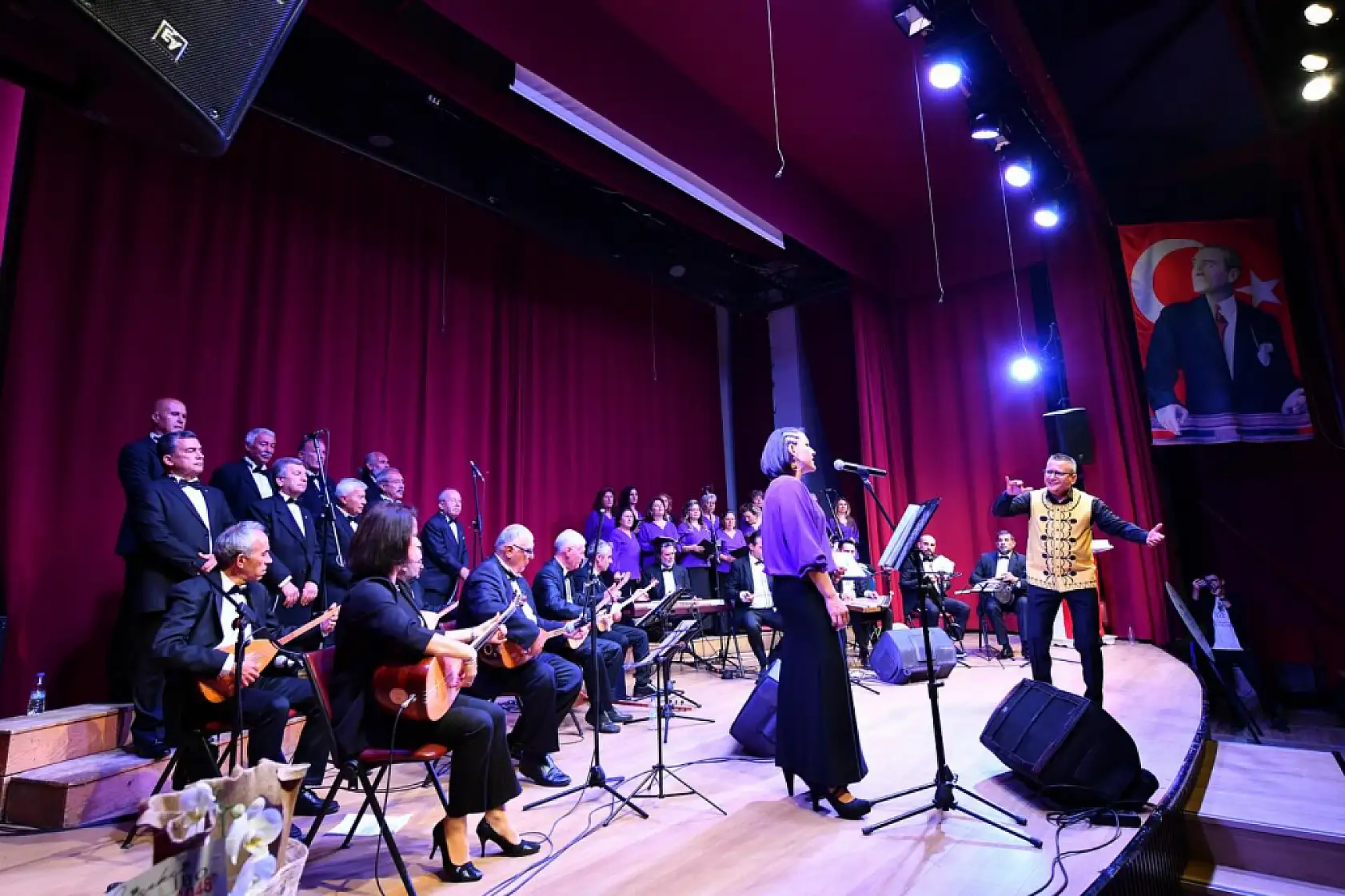 Fethiye'de Türk Halk Müziği korosundan 'Bahar Konseri'