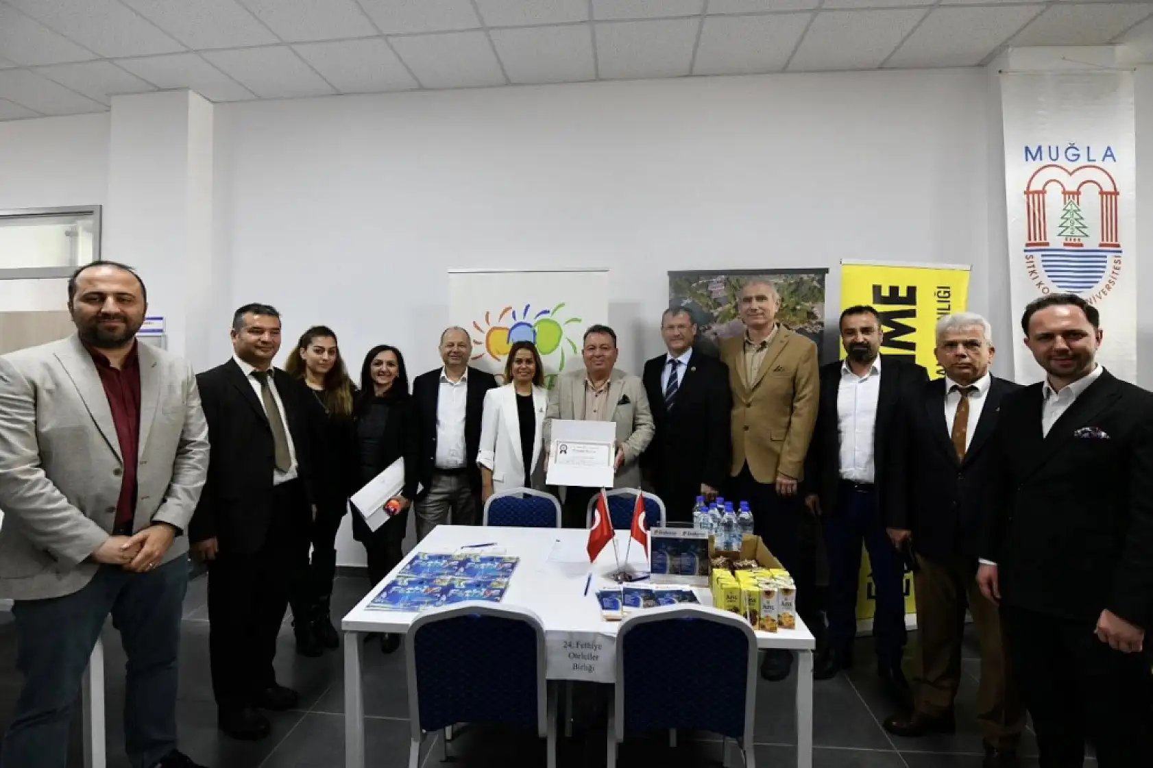Fethiye İşletme Fakültesi Kariyer Günleri'nde Bülent Uysal'a teşekkür belgesi