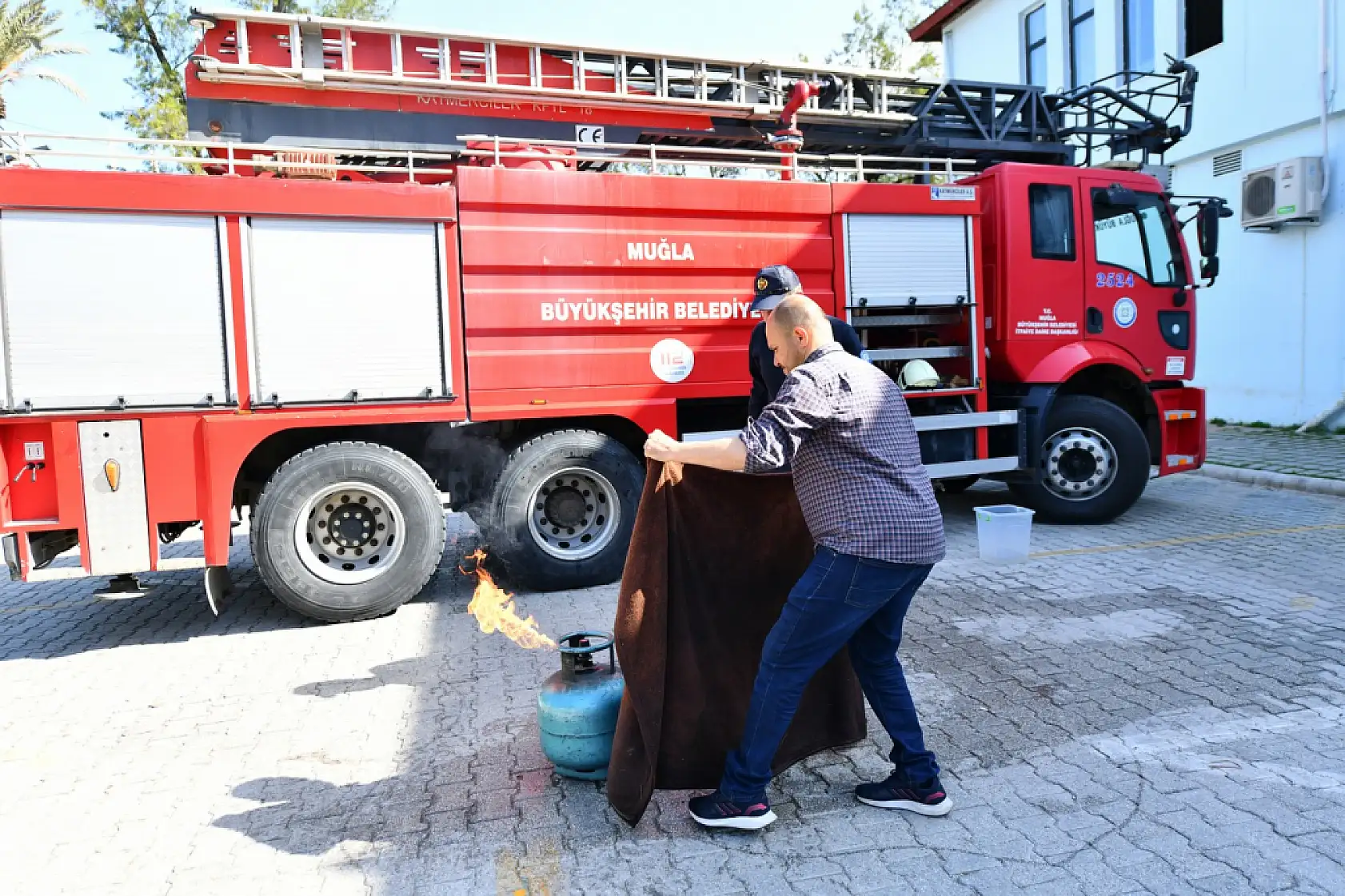 Fethiye Belediyesi Personeline Yangın Tatbikatı ve Eğitim