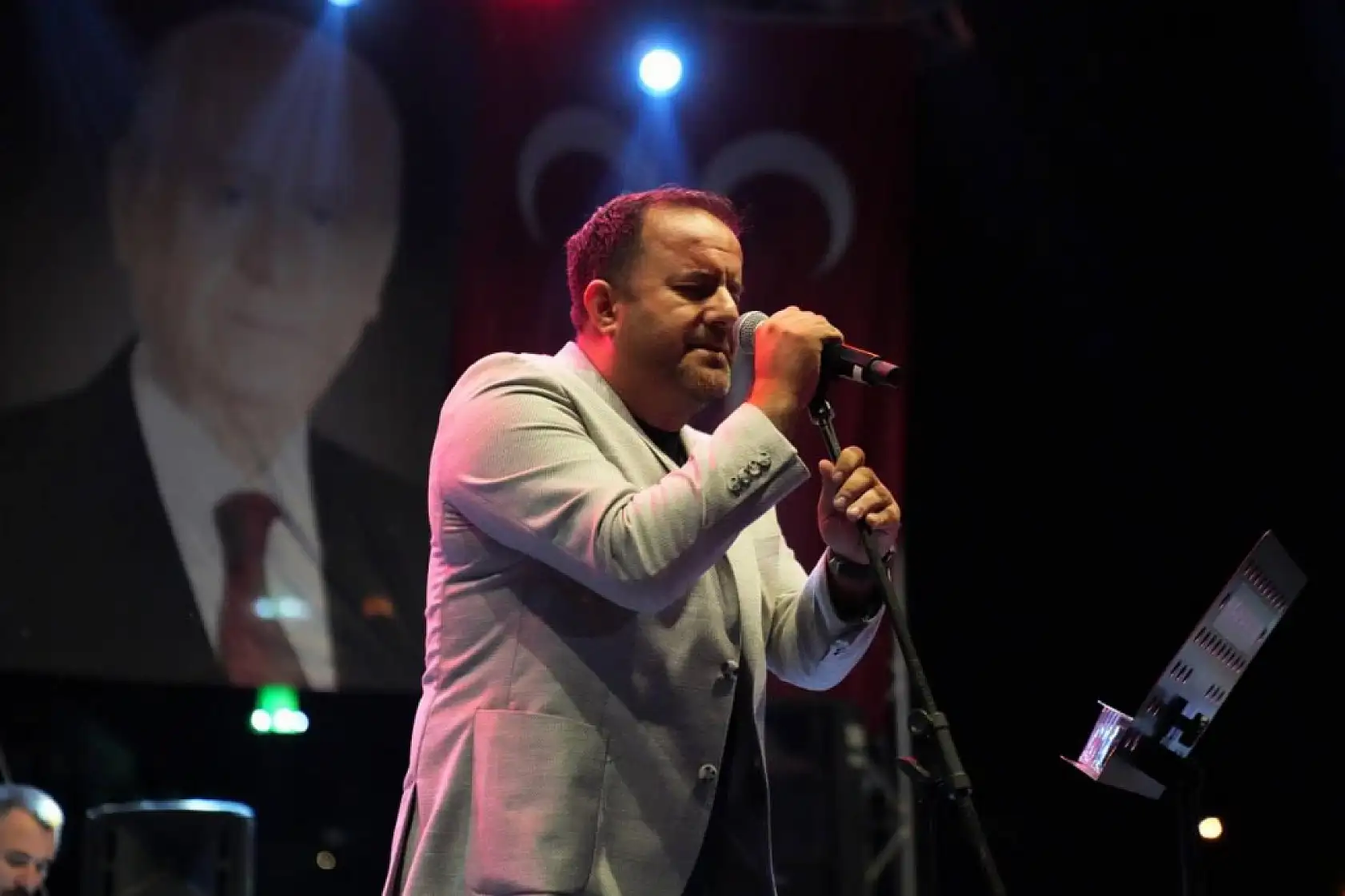 Seydikemer'de Ali Kınık ve Ozan Manas Rüzgarı Esti
