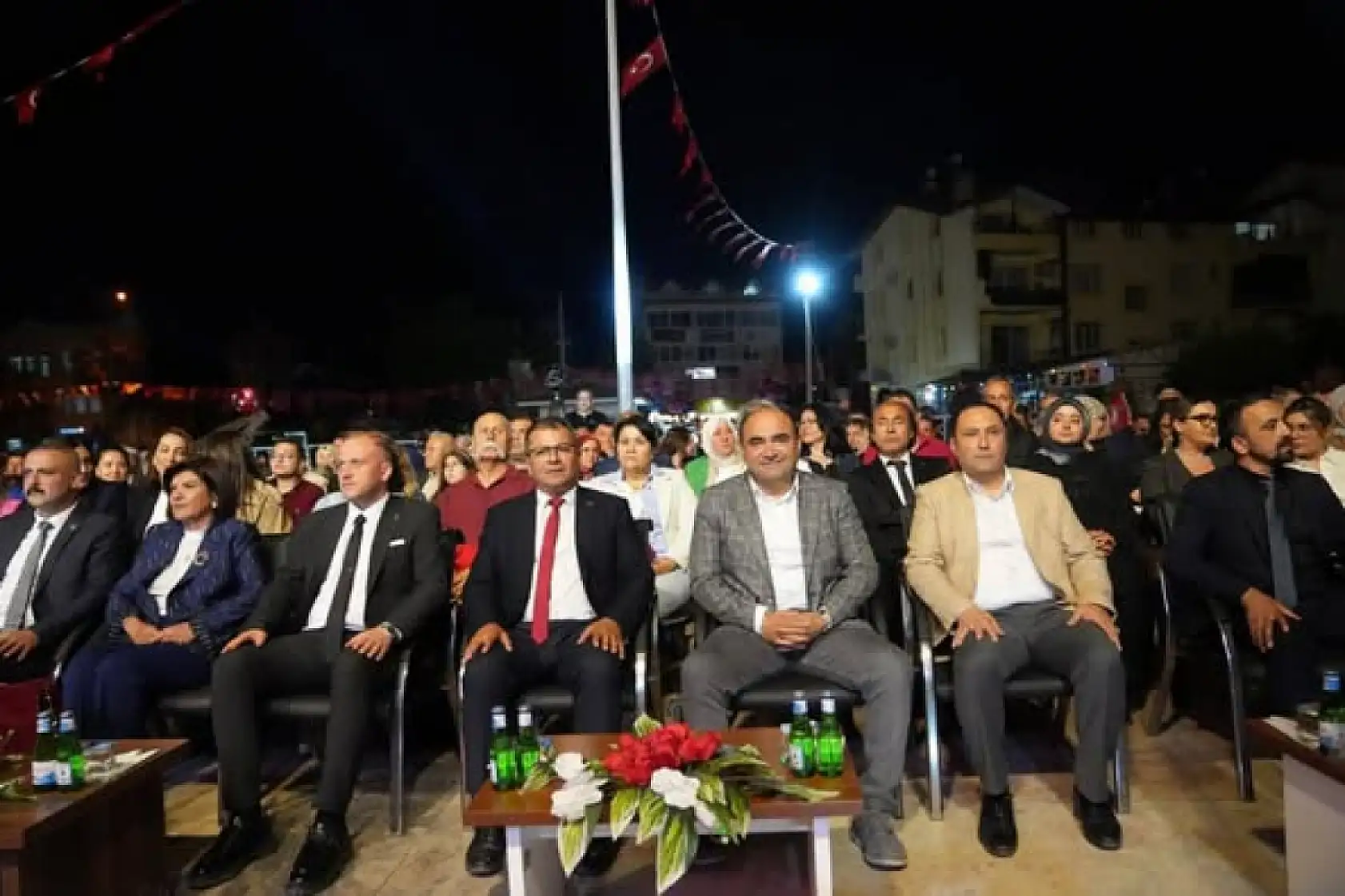 Seydikemer'de Ali Kınık ve Ozan Manas Rüzgarı Esti