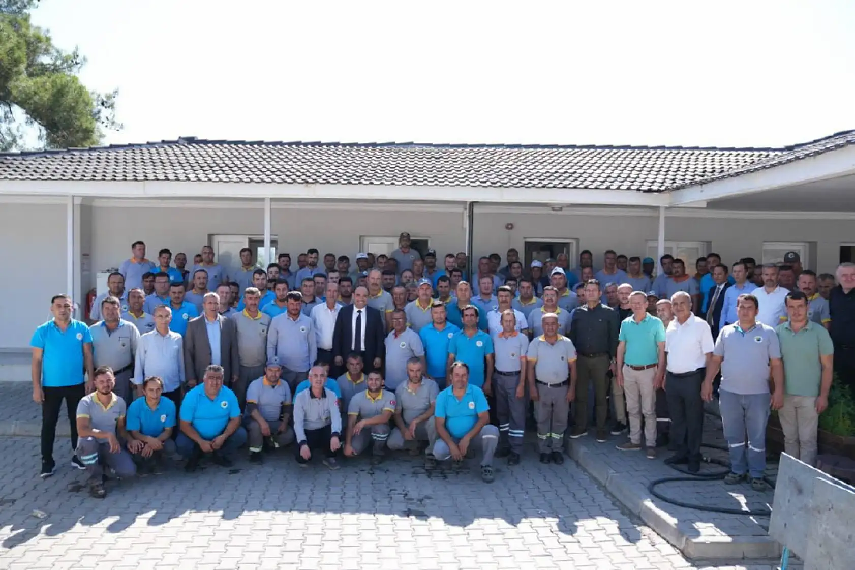 Başkan Önder Akdenizli, Bayram Öncesi Mesai Arkadaşlarıyla Bayramlaştı