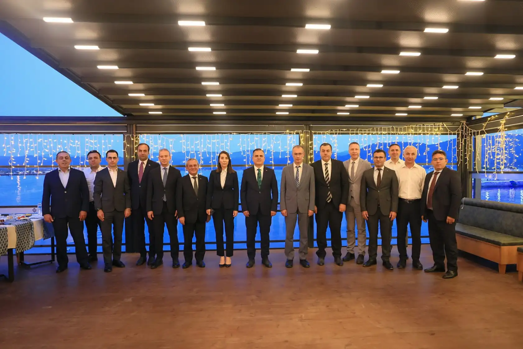 Vali Akbıyık'tan Kaymakamlara veda yemeği