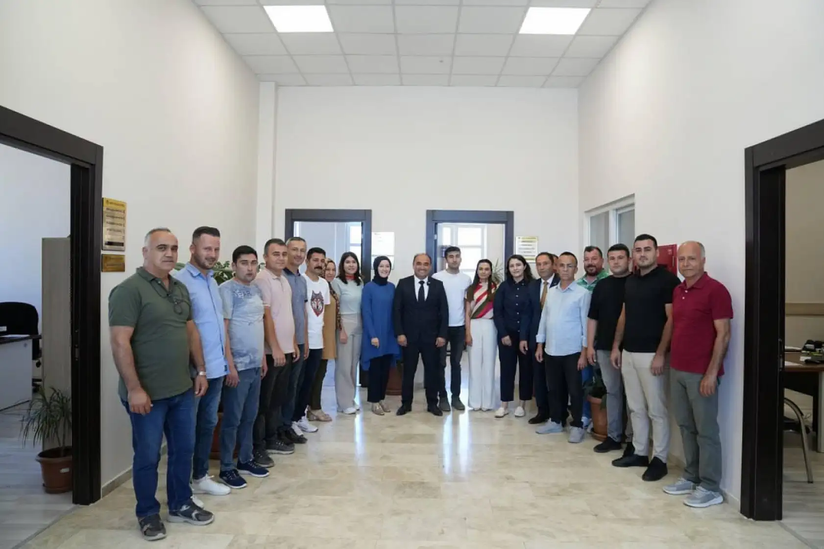 Başkan Önder Akdenizli, Bayram Öncesi Mesai Arkadaşlarıyla Bayramlaştı