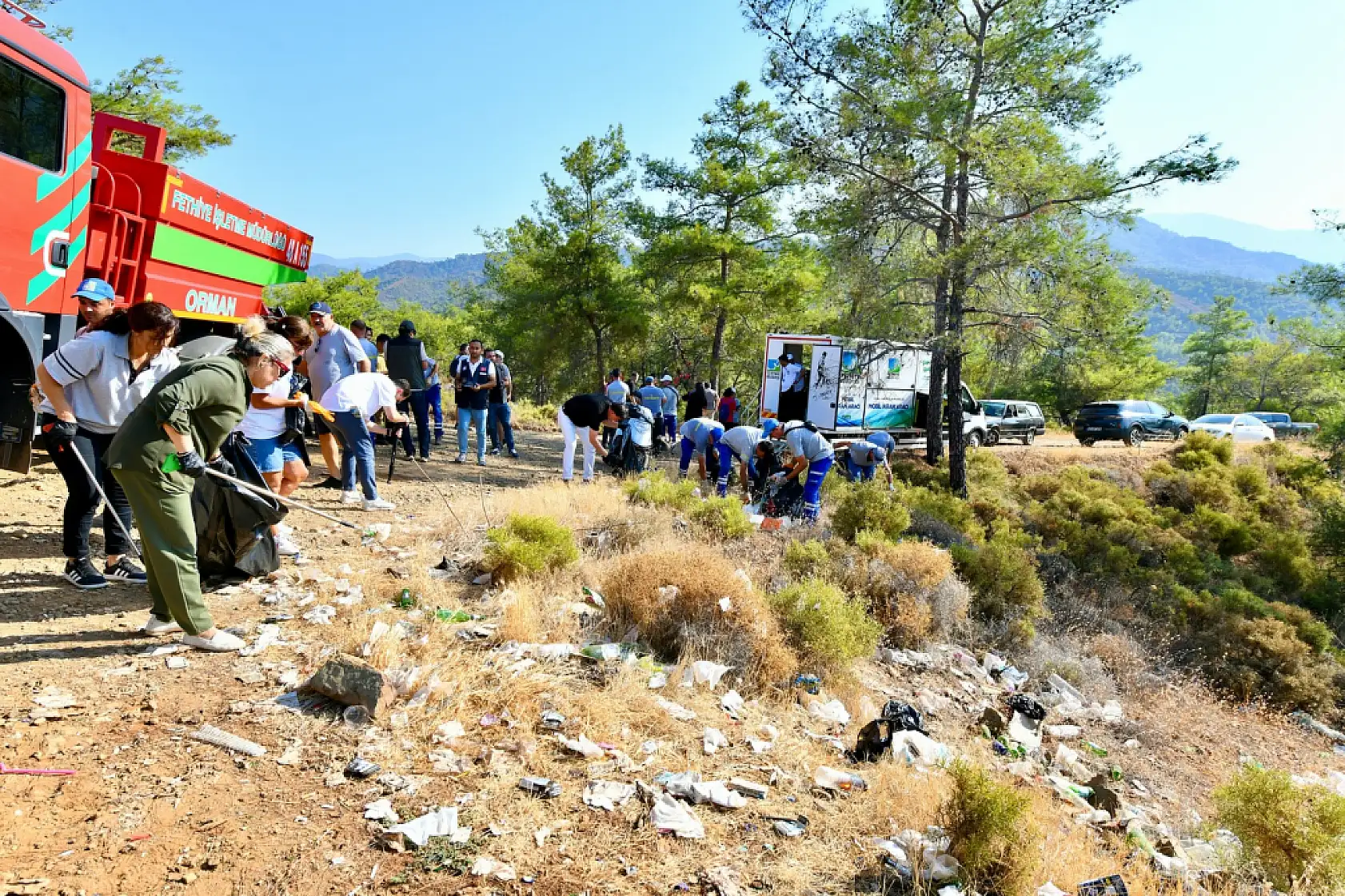 Fethiye'de Foça Mahallesi'nde Temizlik Yapıldı