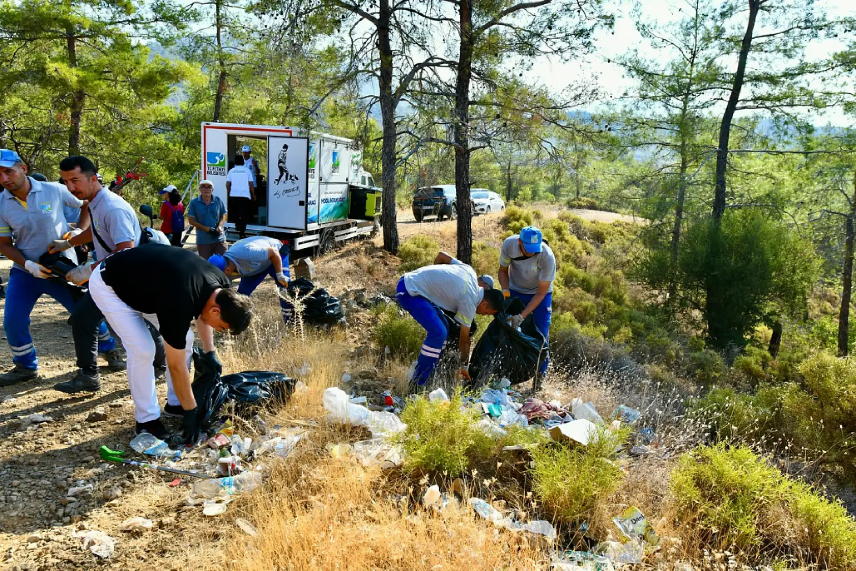 Fethiye'de Foça Mahallesi'nde Temizlik Yapıldı