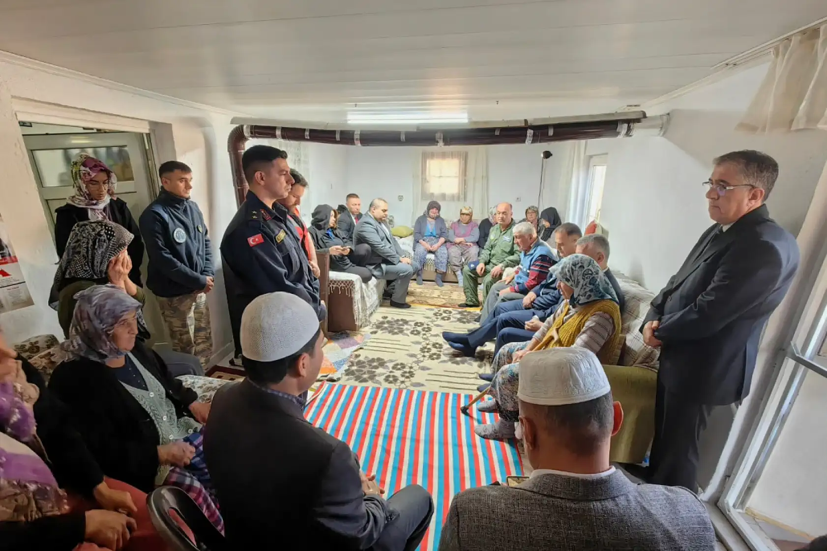 Muğla Valisi Akbıyık'tan Şehit Astsubay Emrah Kuran'ın ailesine taziye ziyareti