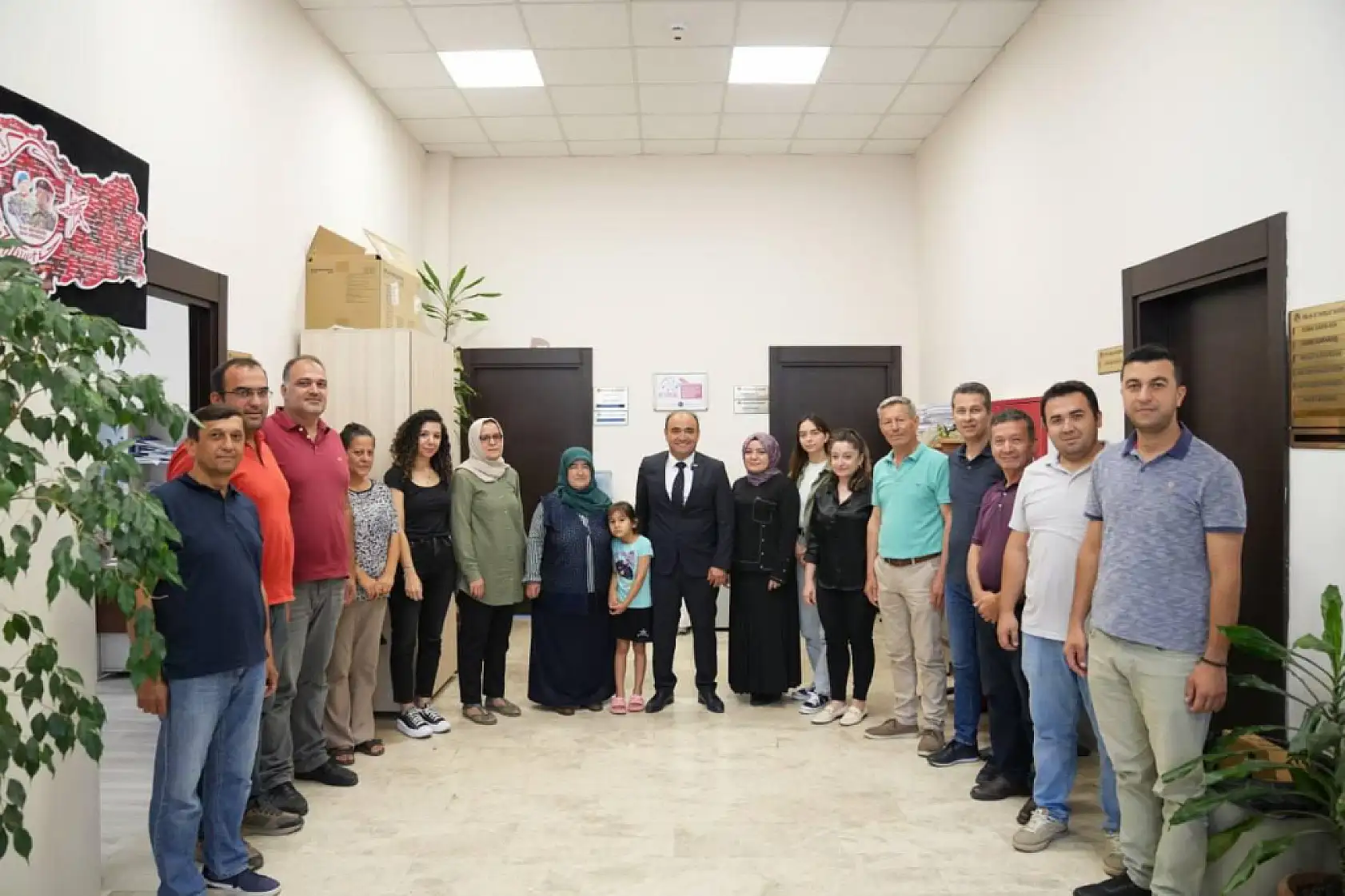 Başkan Önder Akdenizli, Bayram Öncesi Mesai Arkadaşlarıyla Bayramlaştı