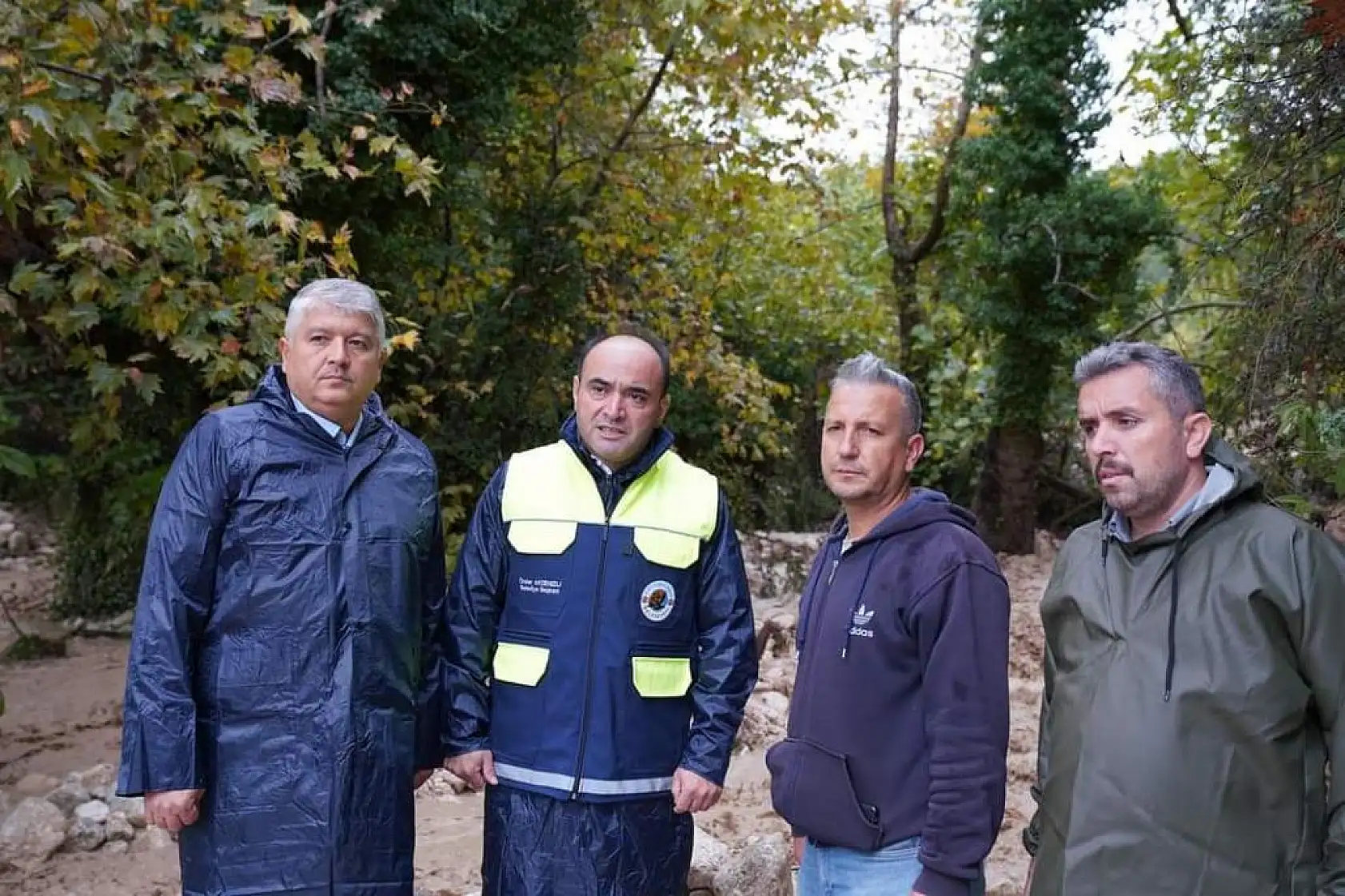 Başkan Akdenizli Sel Felaketinin Yaşandığı Bölgede İncelemelerde Bulundu