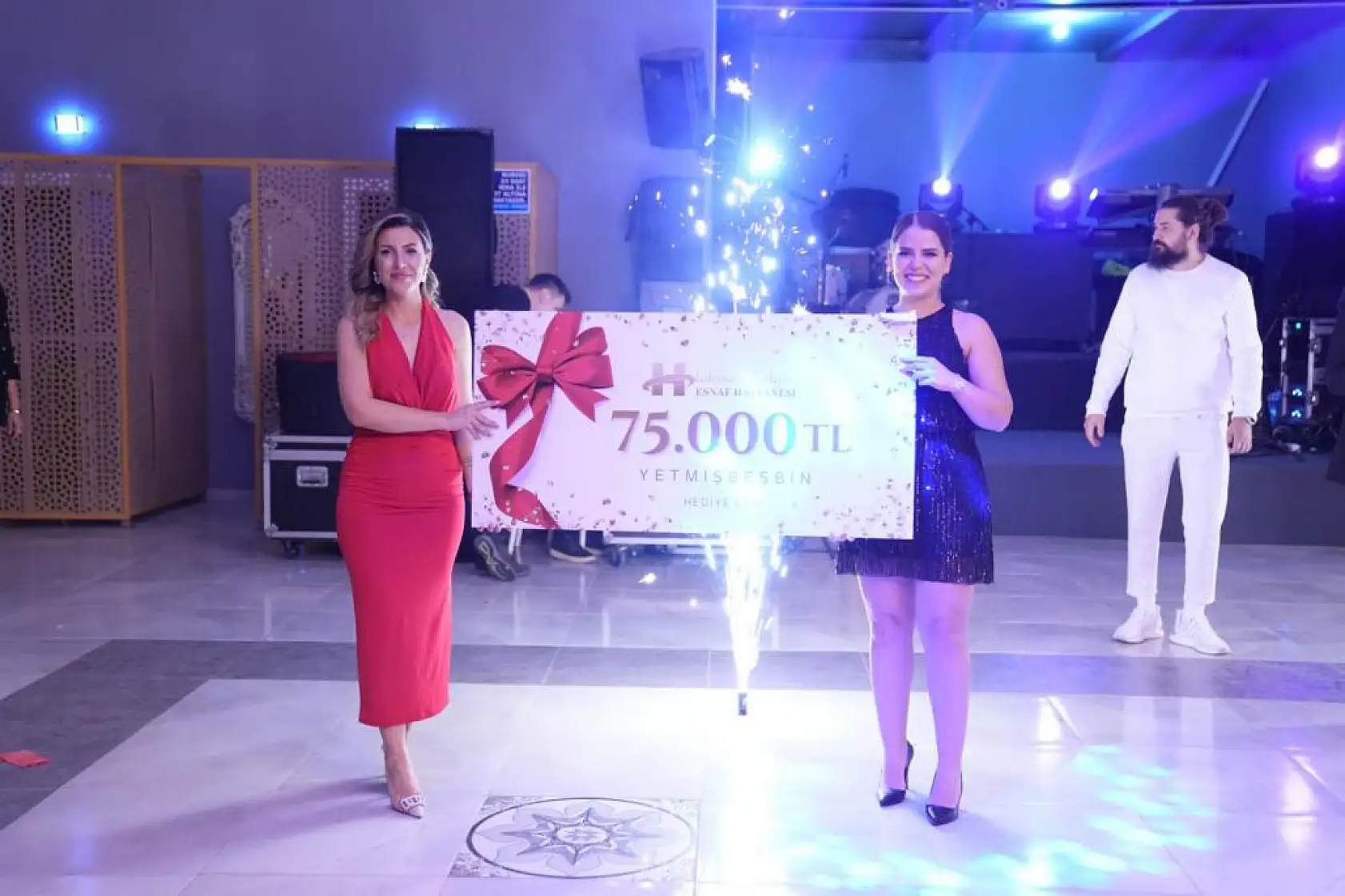 Esnaf Hastanesi personeli yeni yılı harika bir organizasyonla karşıladı