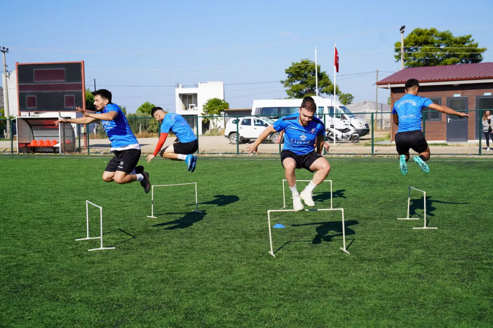 Başkan Akdenizli, Futbolculara Baklava İkram Etti
