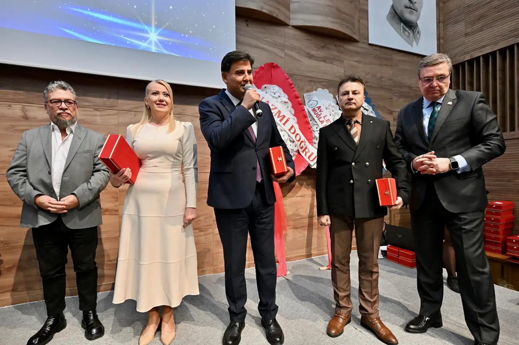 Alim Karaca, En Başarılı İlçe Belediye Başkanı Ödülünü Aldı