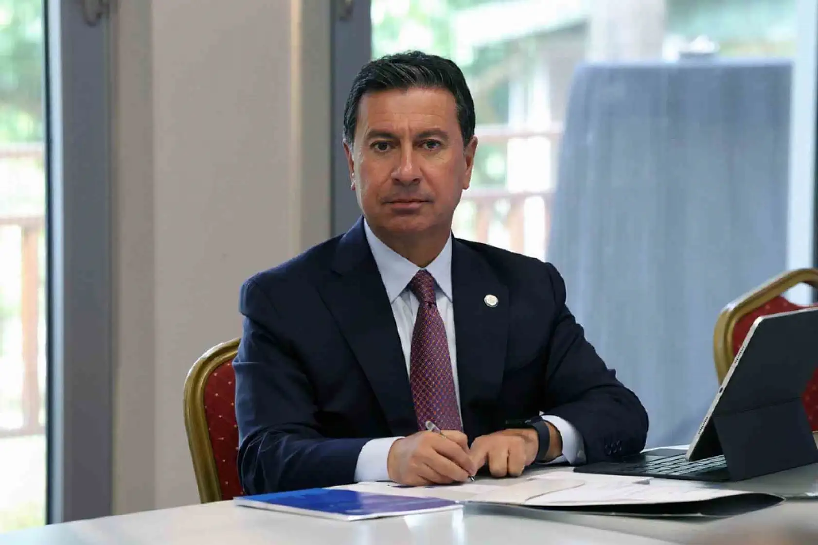 Fethiye'de AK Parti İlçe Başkanlığına Taşlı Saldırıya Ahmet Aras'tan Kınama