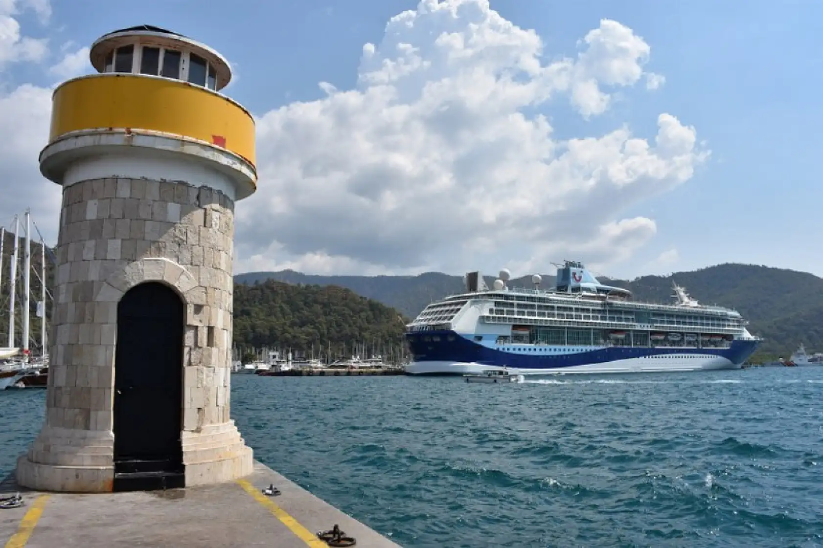 Yolcu gemisi Marella Discovery, 'Ana Limanı' Marmaris'e geldi