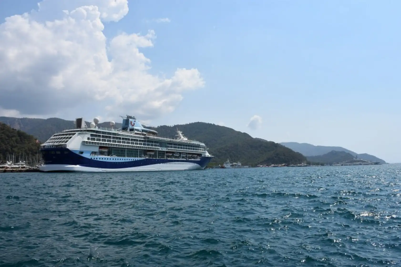 Yolcu gemisi Marella Discovery, 'Ana Limanı' Marmaris'e geldi