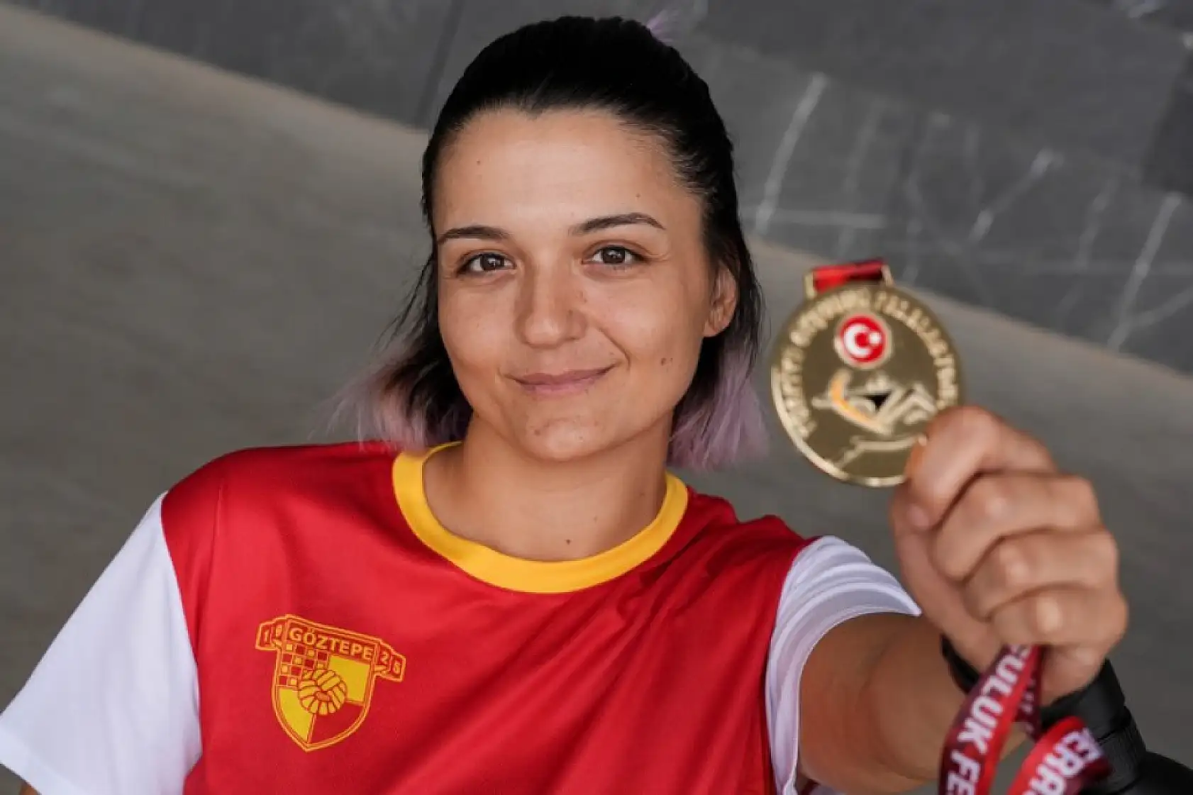 Paralimpik sporcu Büşra Ün, tenisin ardından başladığı okçulukta Türkiye şampiyonluğuna ulaştı